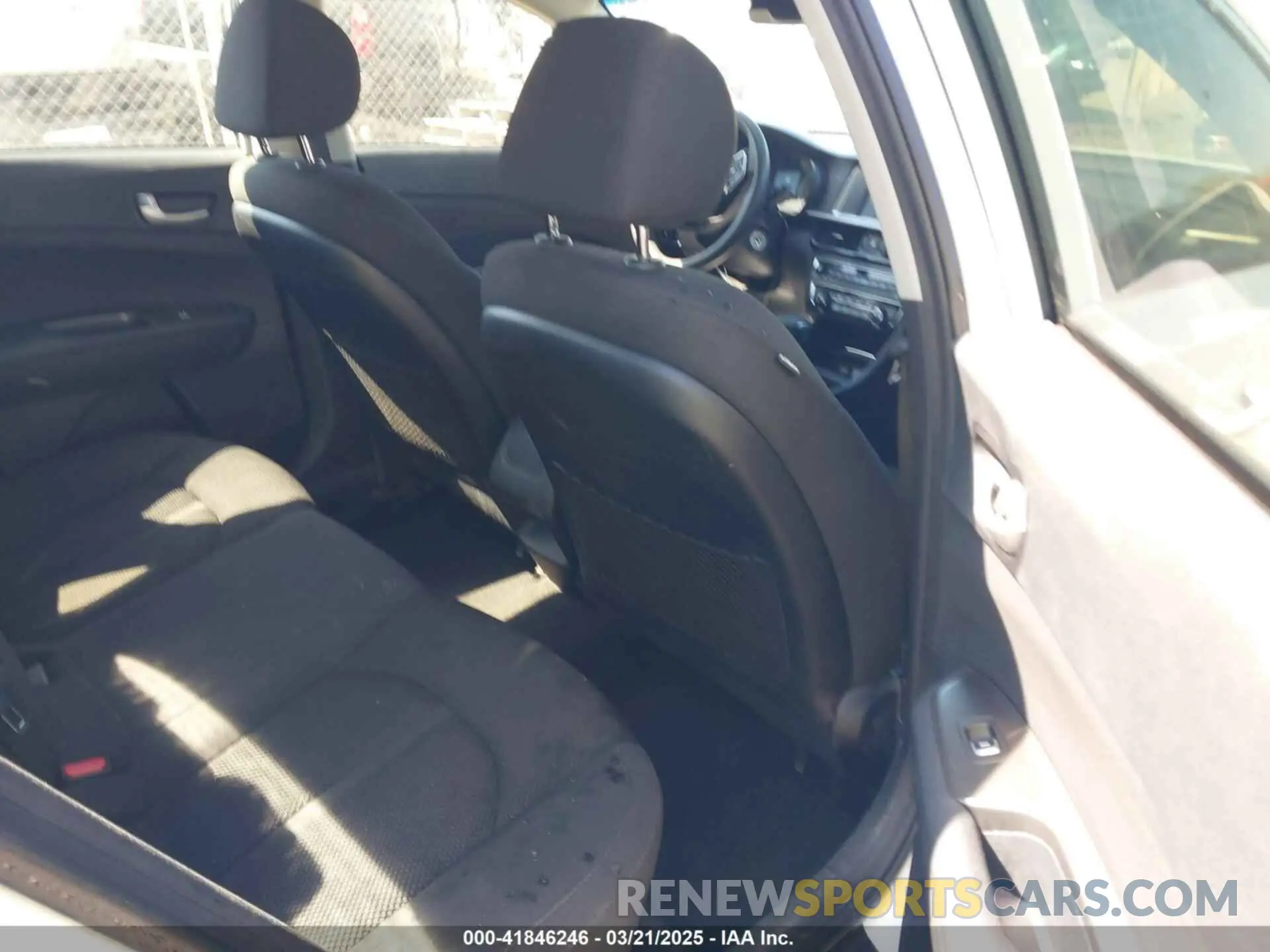 8 Photograph of a damaged car 5XXGT4L39KG333818 KIA OPTIMA 2019
