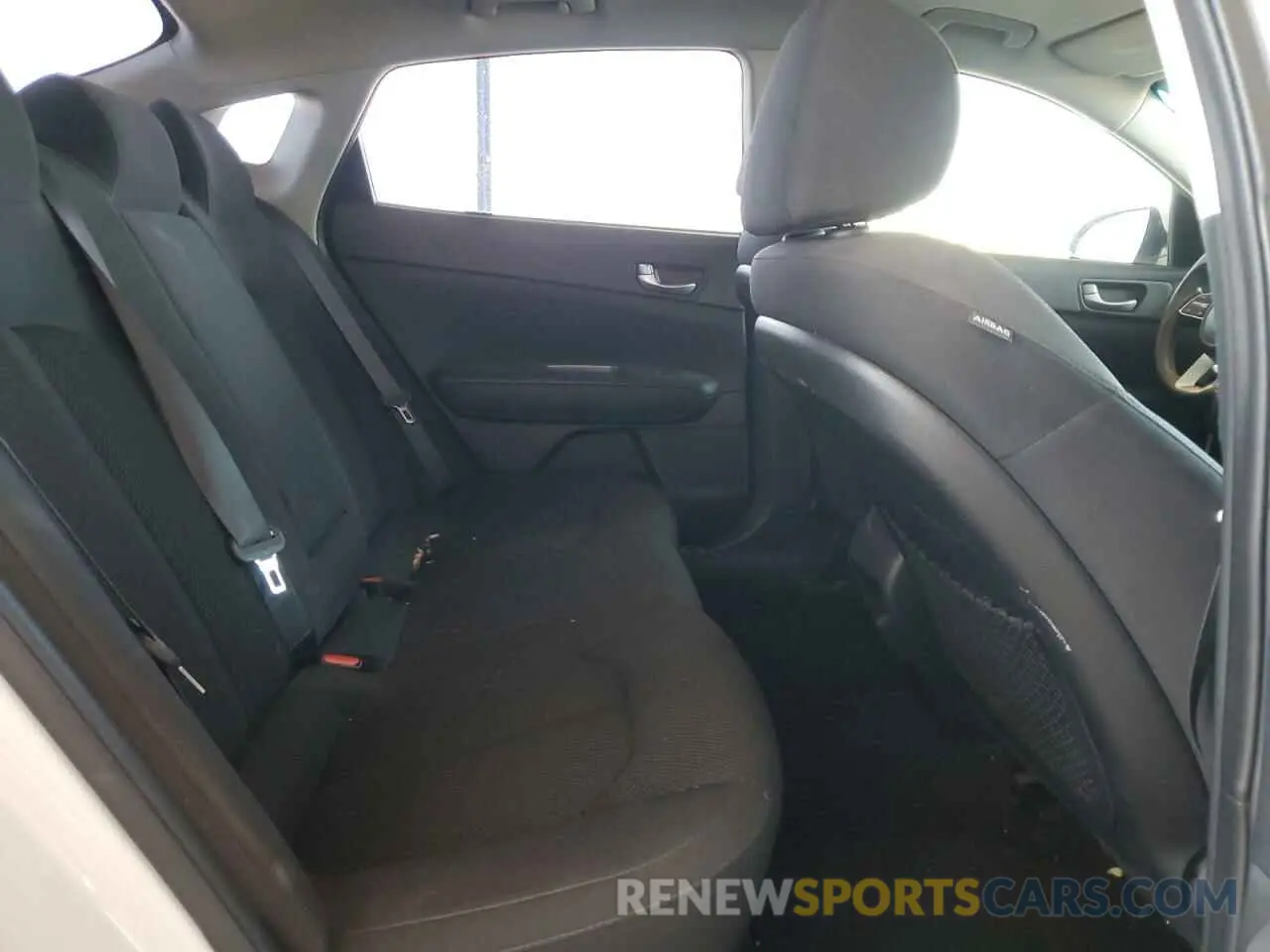 10 Photograph of a damaged car 5XXGT4L39KG336198 KIA OPTIMA 2019
