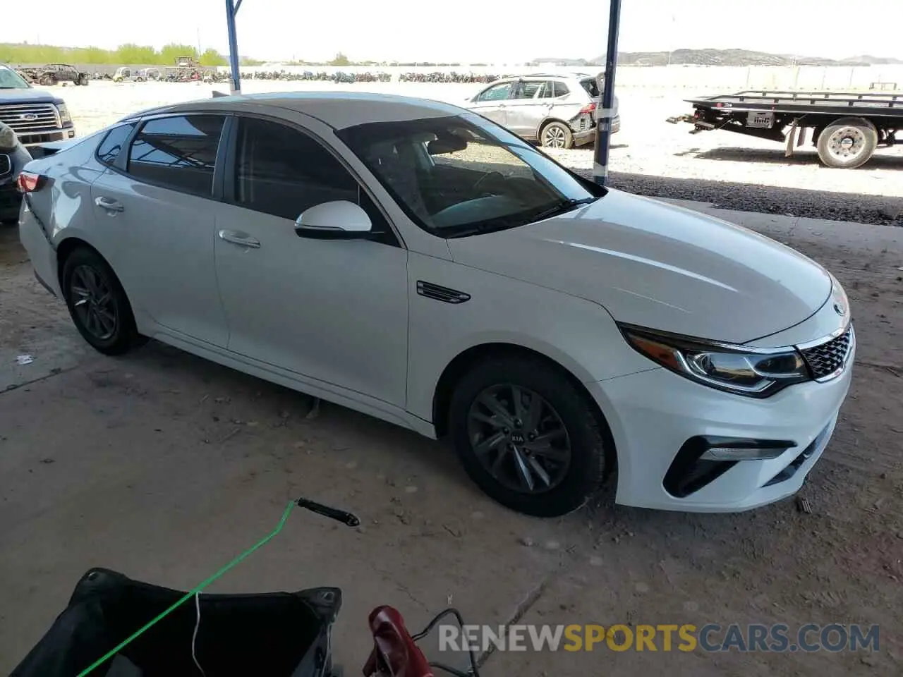 4 Photograph of a damaged car 5XXGT4L39KG336198 KIA OPTIMA 2019