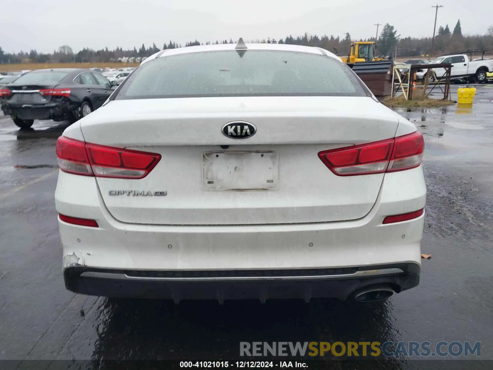 17 Photograph of a damaged car 5XXGT4L39KG336749 KIA OPTIMA 2019