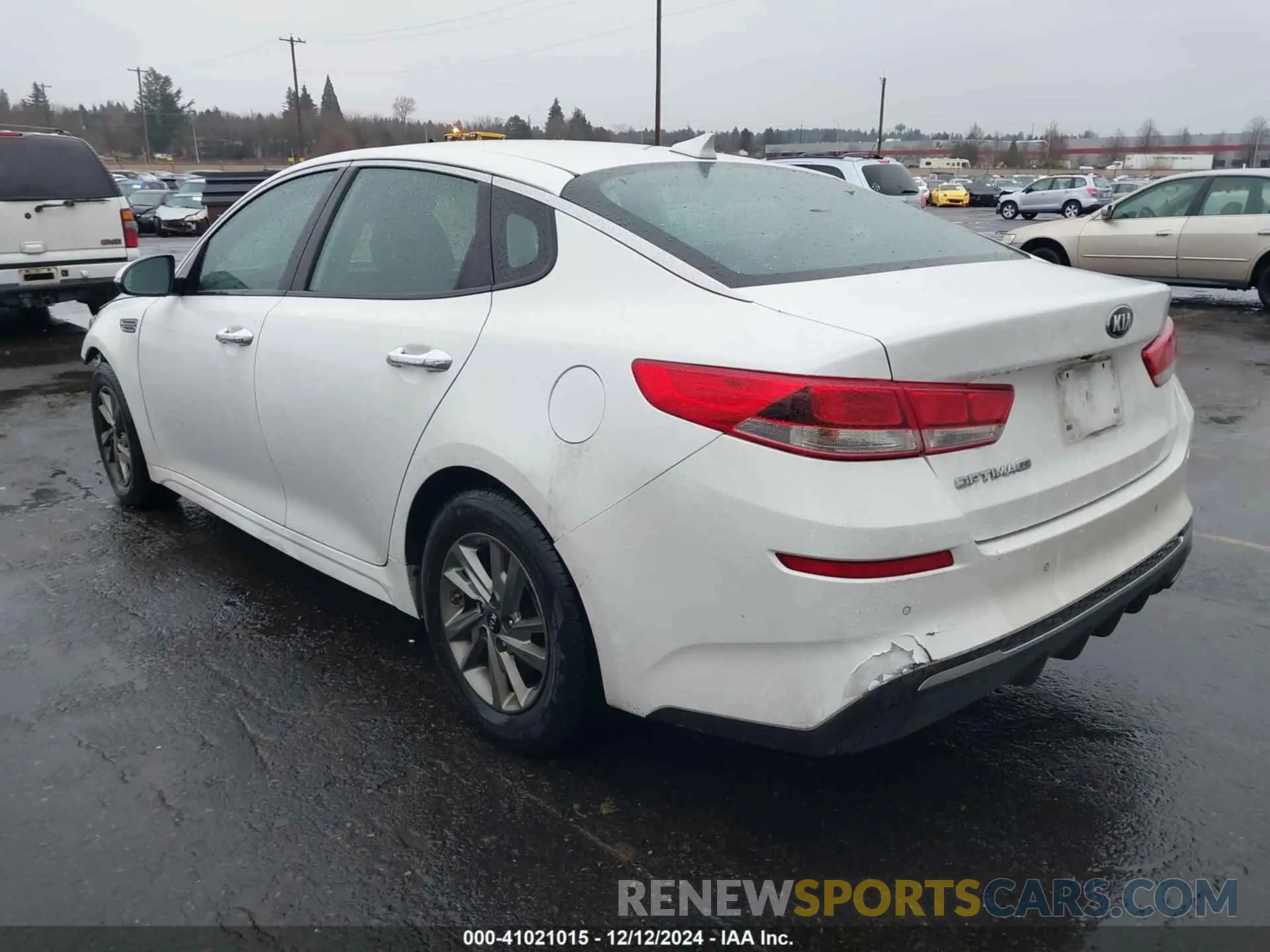 3 Photograph of a damaged car 5XXGT4L39KG336749 KIA OPTIMA 2019