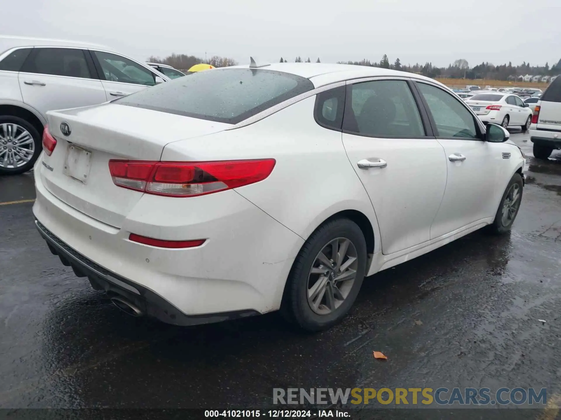 4 Photograph of a damaged car 5XXGT4L39KG336749 KIA OPTIMA 2019