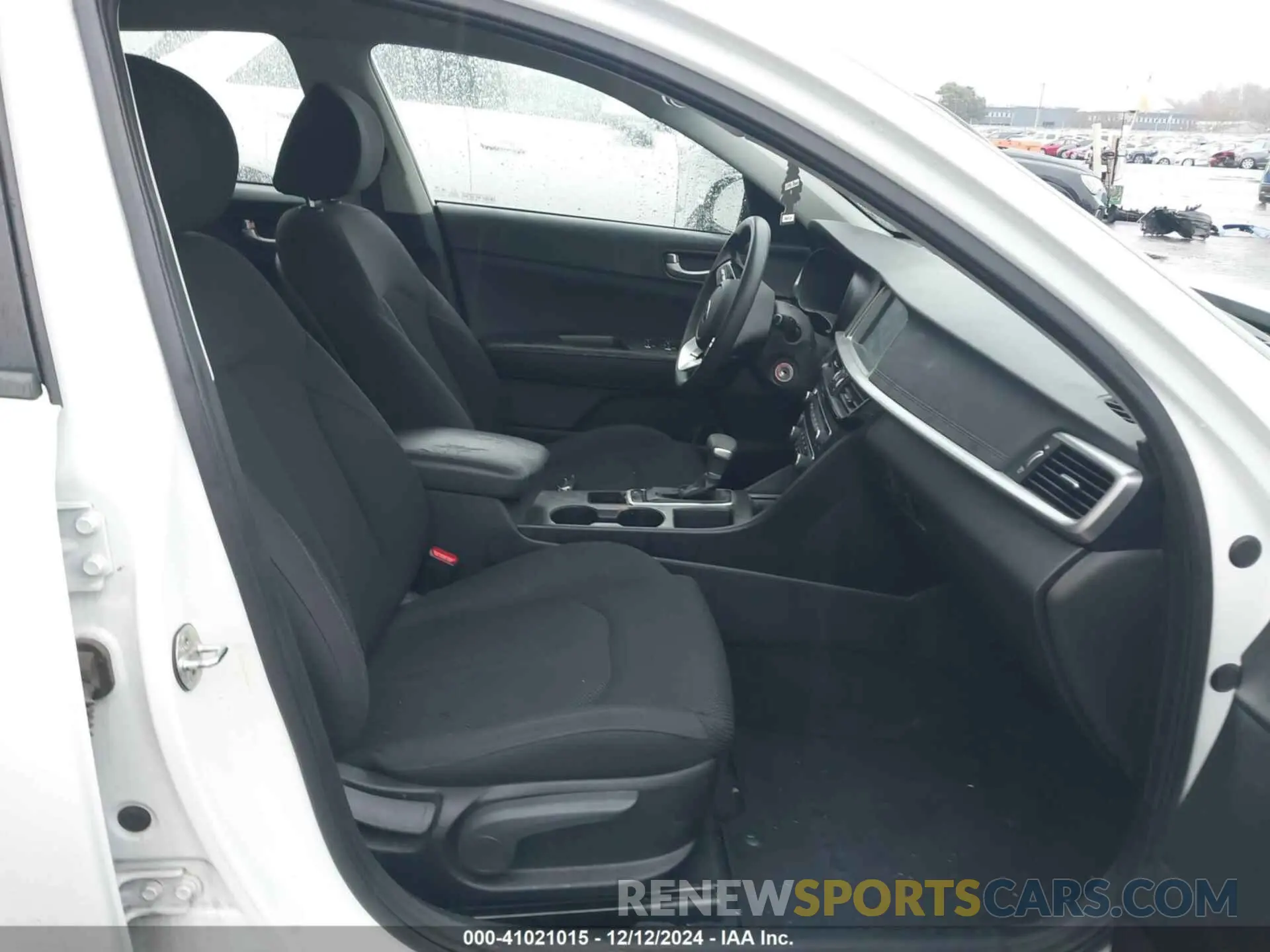 5 Photograph of a damaged car 5XXGT4L39KG336749 KIA OPTIMA 2019
