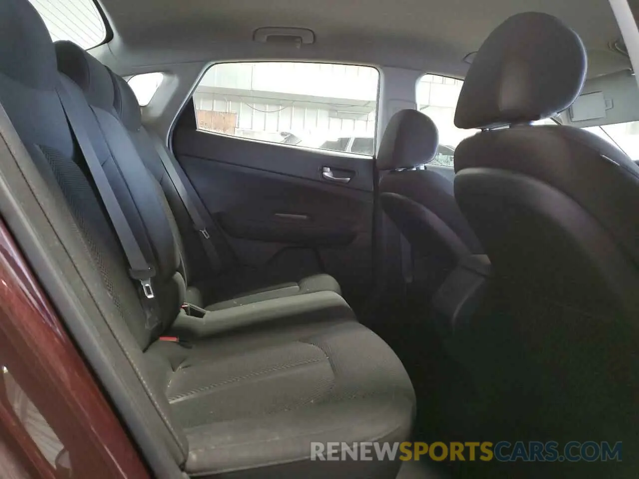 10 Photograph of a damaged car 5XXGT4L39KG338873 KIA OPTIMA 2019
