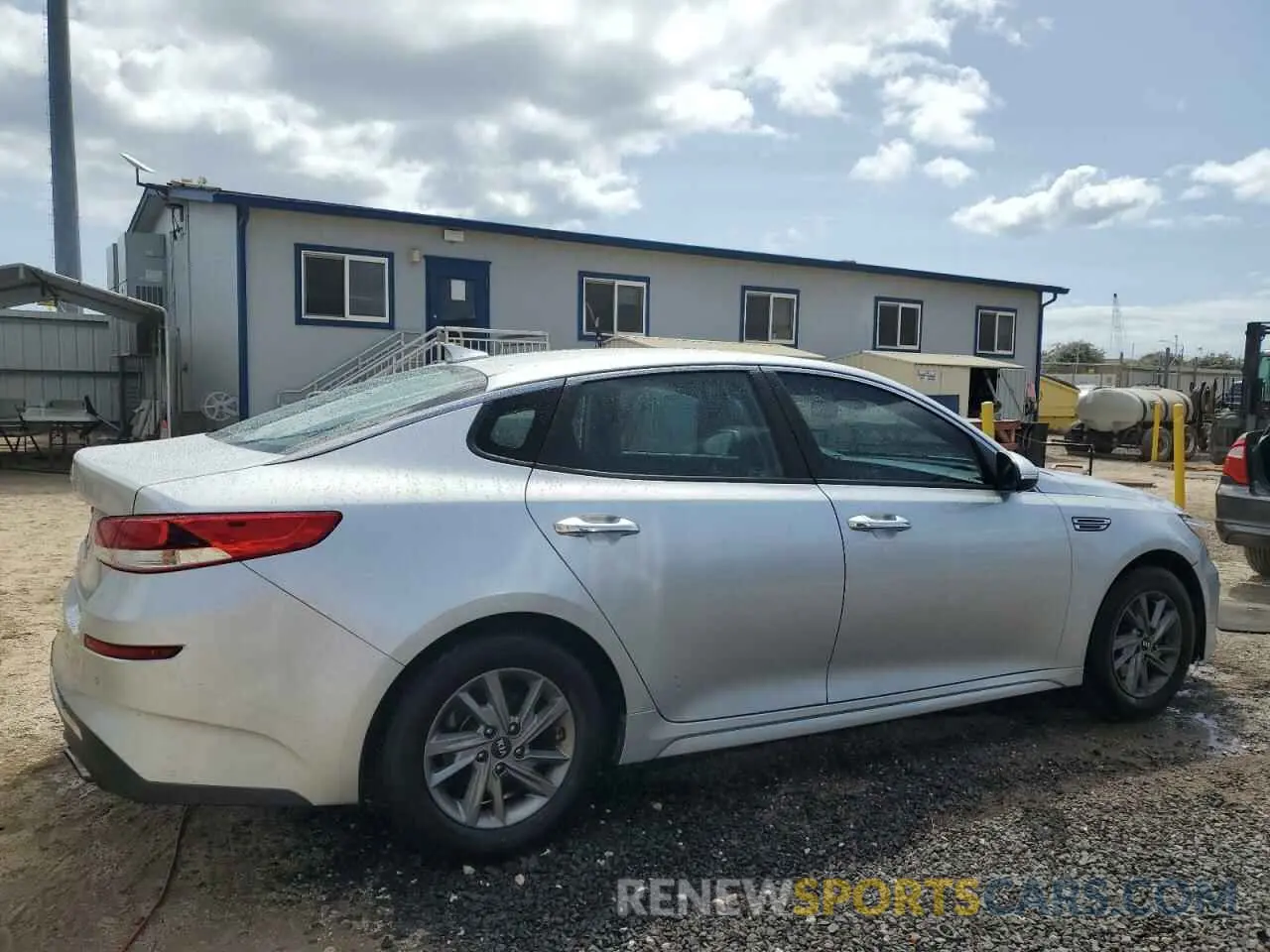 3 Photograph of a damaged car 5XXGT4L39KG339795 KIA OPTIMA 2019