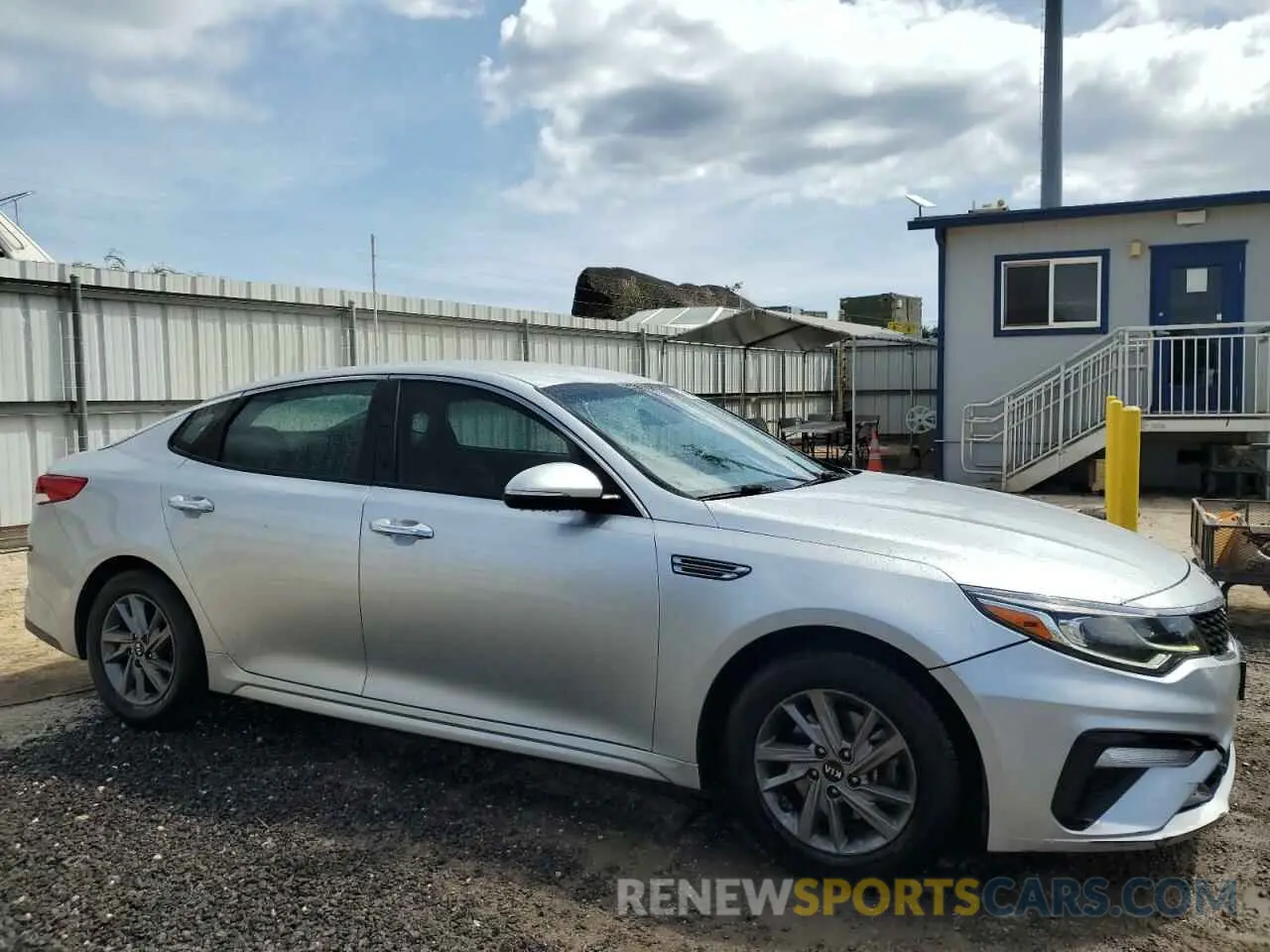 4 Photograph of a damaged car 5XXGT4L39KG339795 KIA OPTIMA 2019