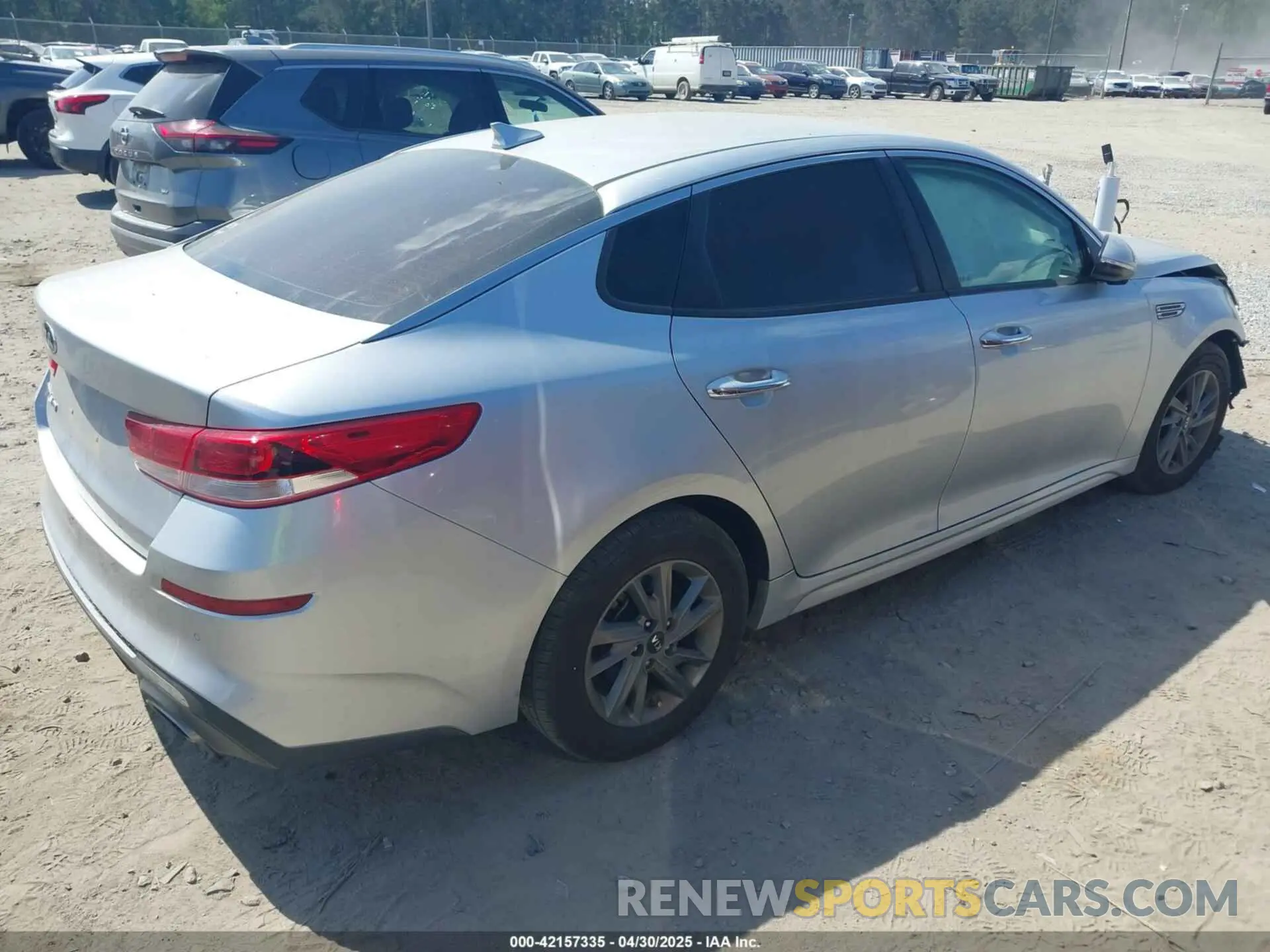 4 Photograph of a damaged car 5XXGT4L39KG340865 KIA OPTIMA 2019