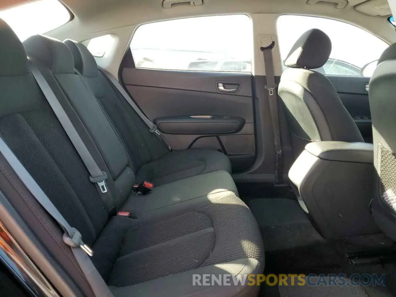 10 Photograph of a damaged car 5XXGT4L39KG342941 KIA OPTIMA 2019