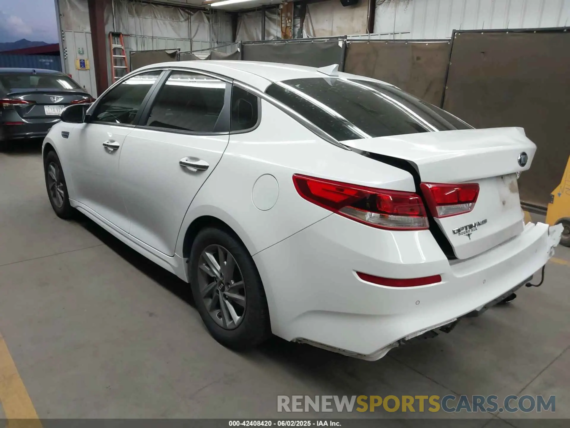 3 Photograph of a damaged car 5XXGT4L39KG343958 KIA OPTIMA 2019