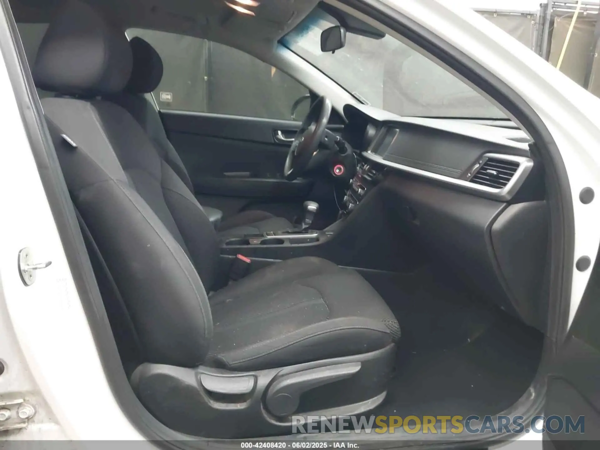 5 Photograph of a damaged car 5XXGT4L39KG343958 KIA OPTIMA 2019