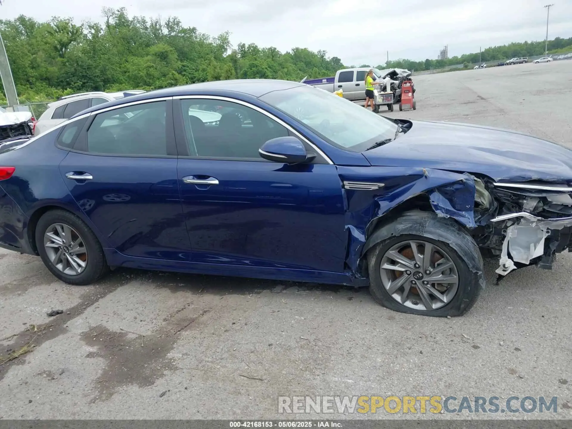 13 Photograph of a damaged car 5XXGT4L39KG352319 KIA OPTIMA 2019