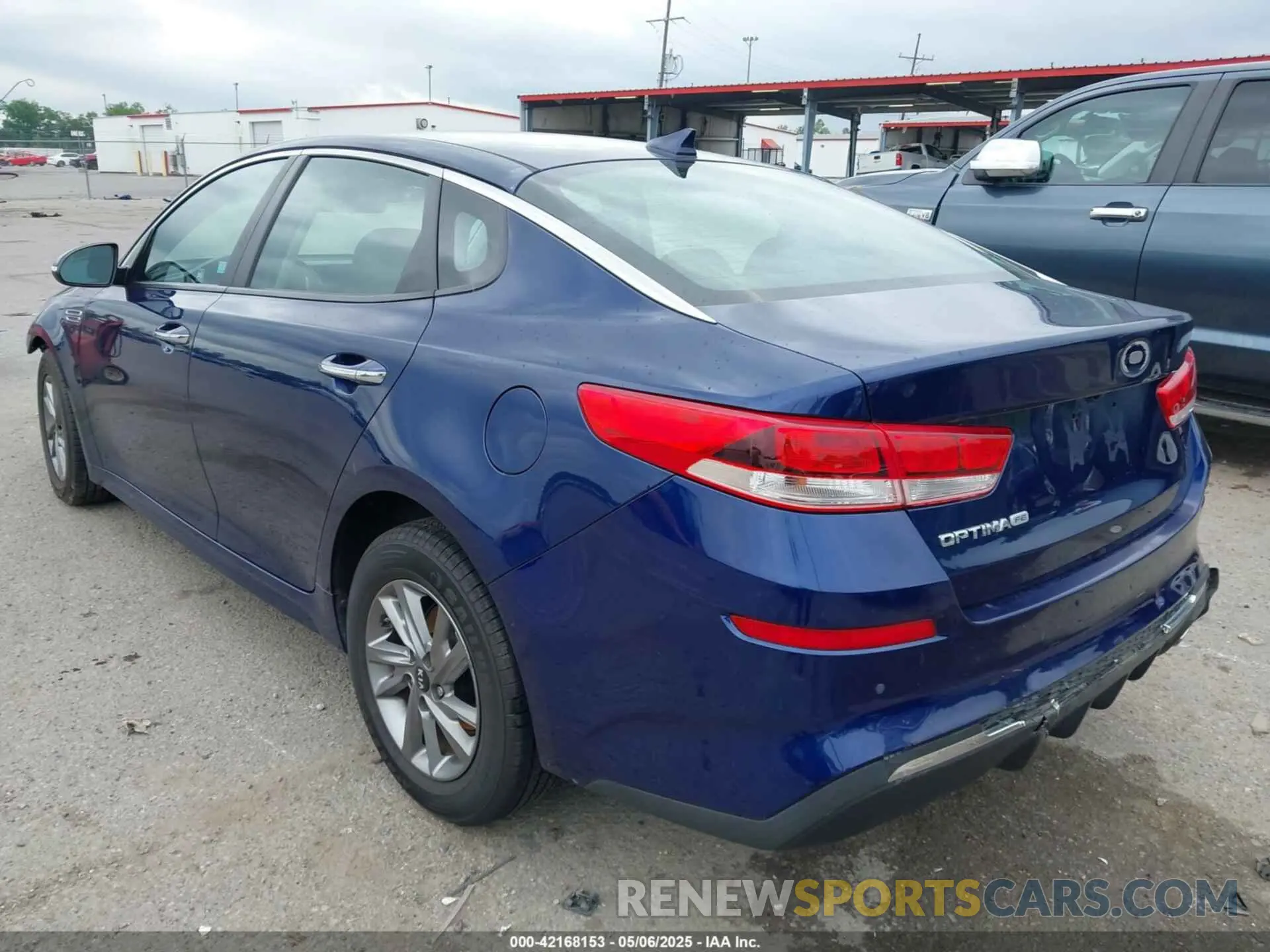 3 Photograph of a damaged car 5XXGT4L39KG352319 KIA OPTIMA 2019