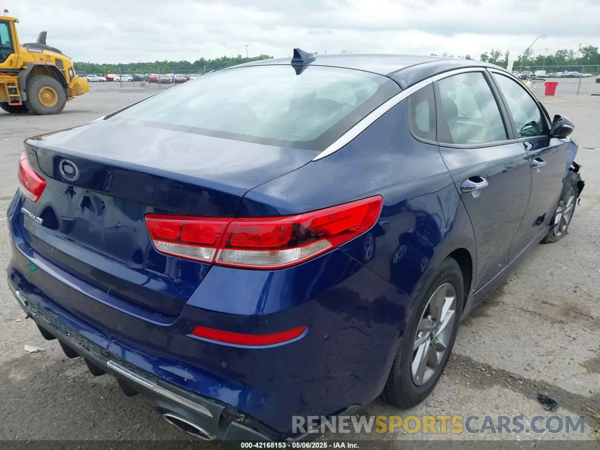 4 Photograph of a damaged car 5XXGT4L39KG352319 KIA OPTIMA 2019