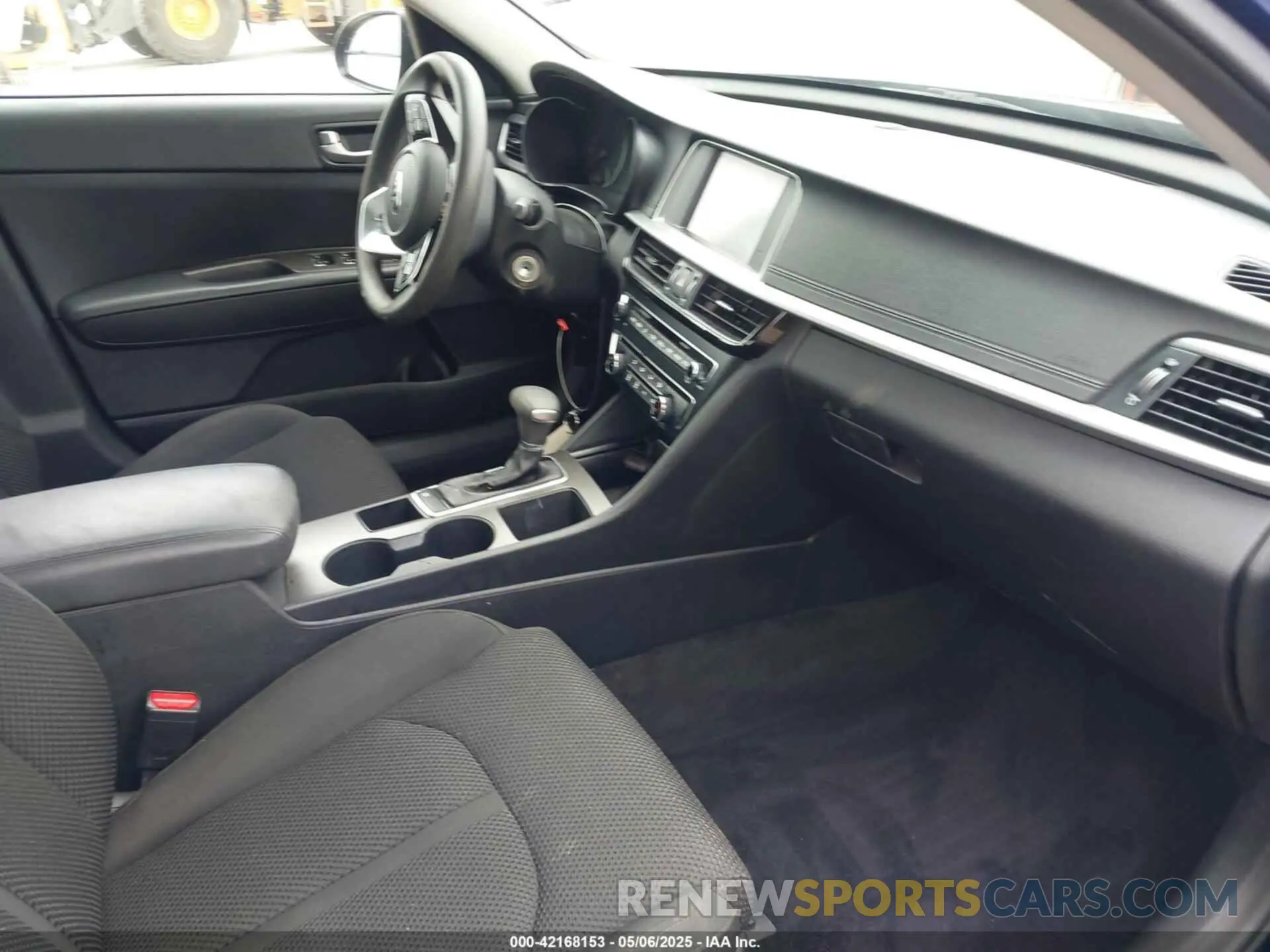 5 Photograph of a damaged car 5XXGT4L39KG352319 KIA OPTIMA 2019
