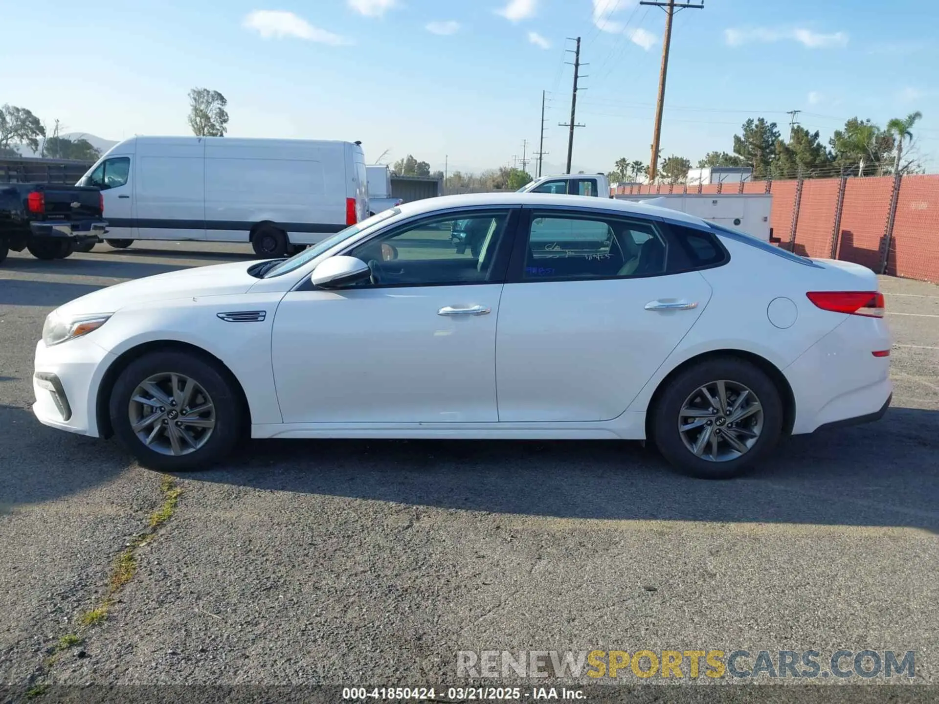 14 Photograph of a damaged car 5XXGT4L39KG354457 KIA OPTIMA 2019