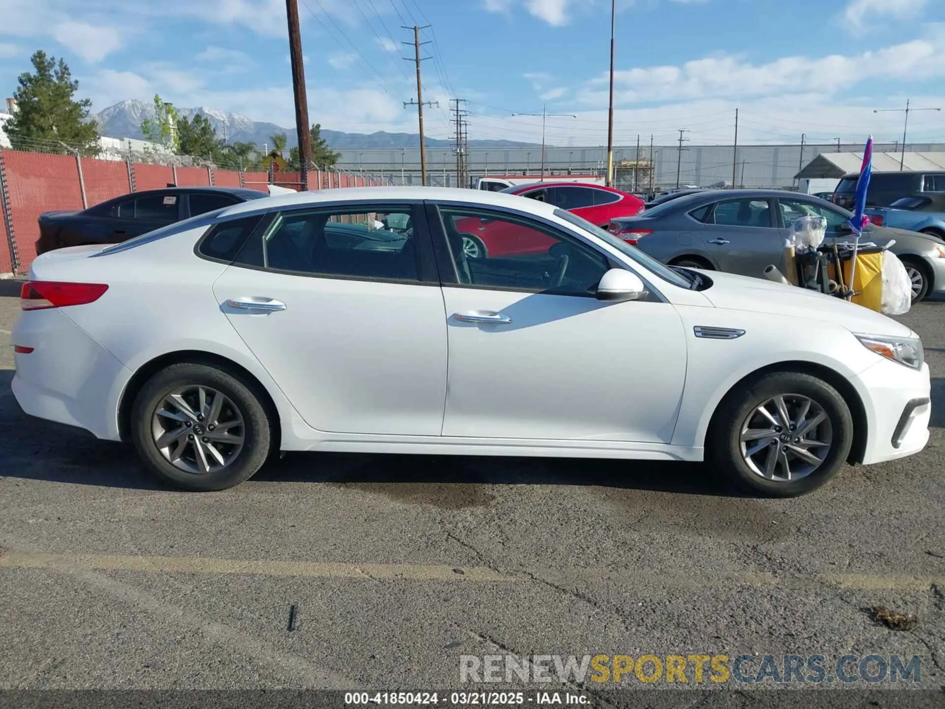17 Photograph of a damaged car 5XXGT4L39KG354457 KIA OPTIMA 2019