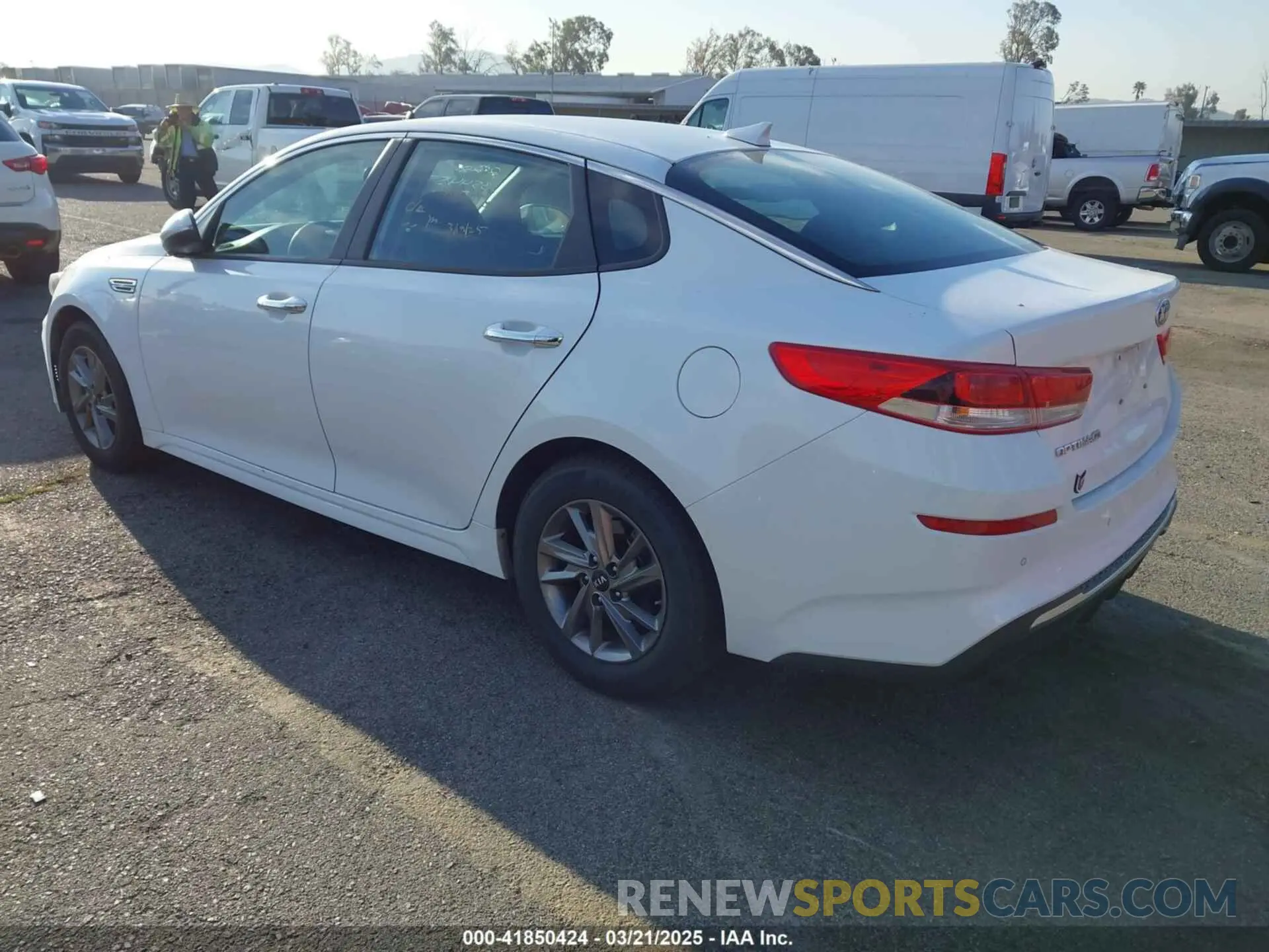 3 Photograph of a damaged car 5XXGT4L39KG354457 KIA OPTIMA 2019
