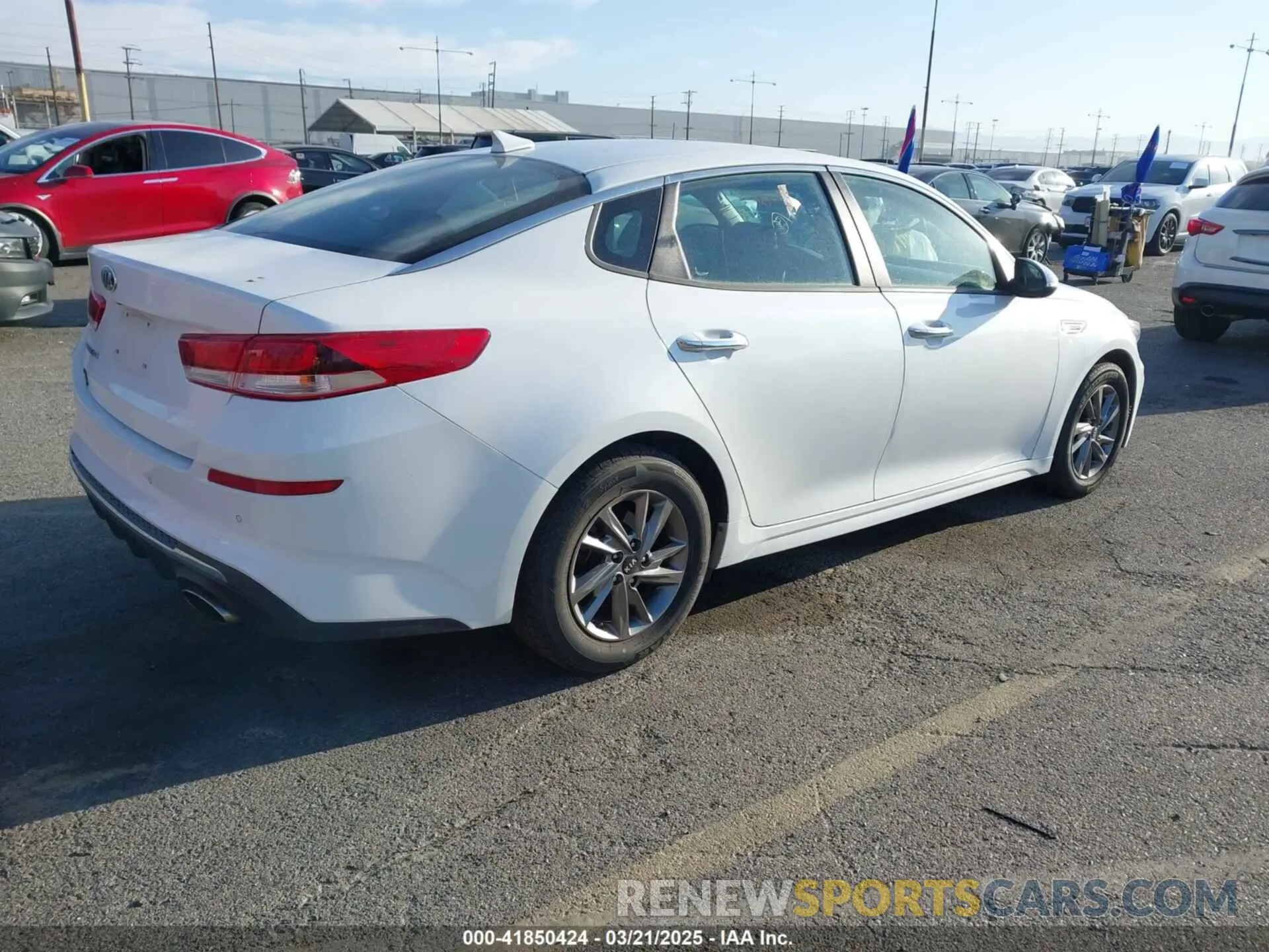 4 Photograph of a damaged car 5XXGT4L39KG354457 KIA OPTIMA 2019