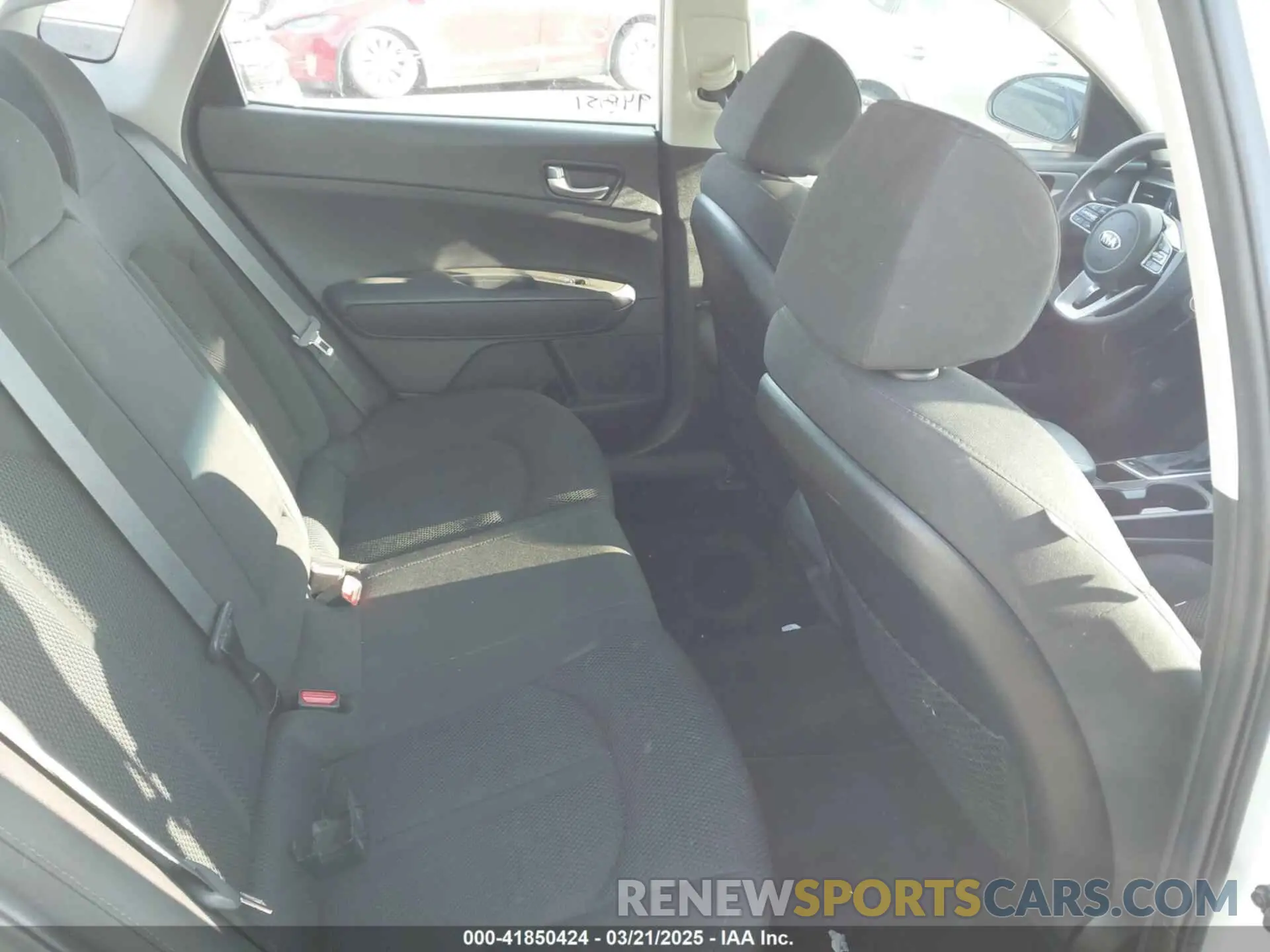 8 Photograph of a damaged car 5XXGT4L39KG354457 KIA OPTIMA 2019