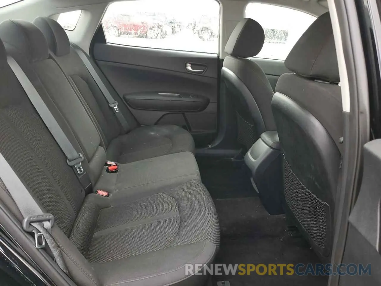 10 Photograph of a damaged car 5XXGT4L39KG356984 KIA OPTIMA 2019