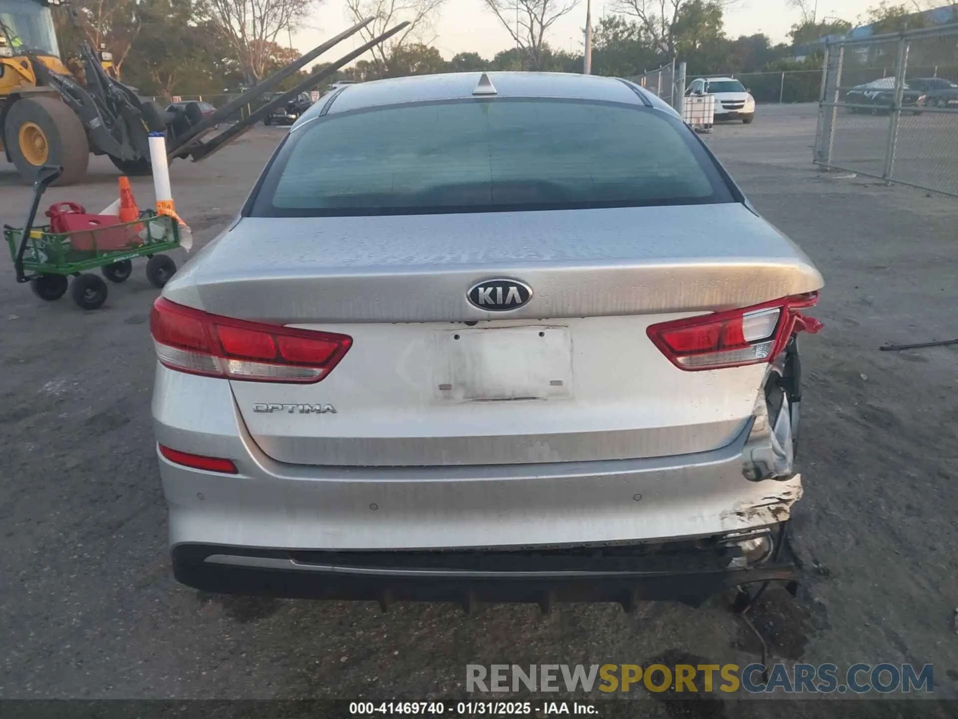 17 Photograph of a damaged car 5XXGT4L39KG363028 KIA OPTIMA 2019