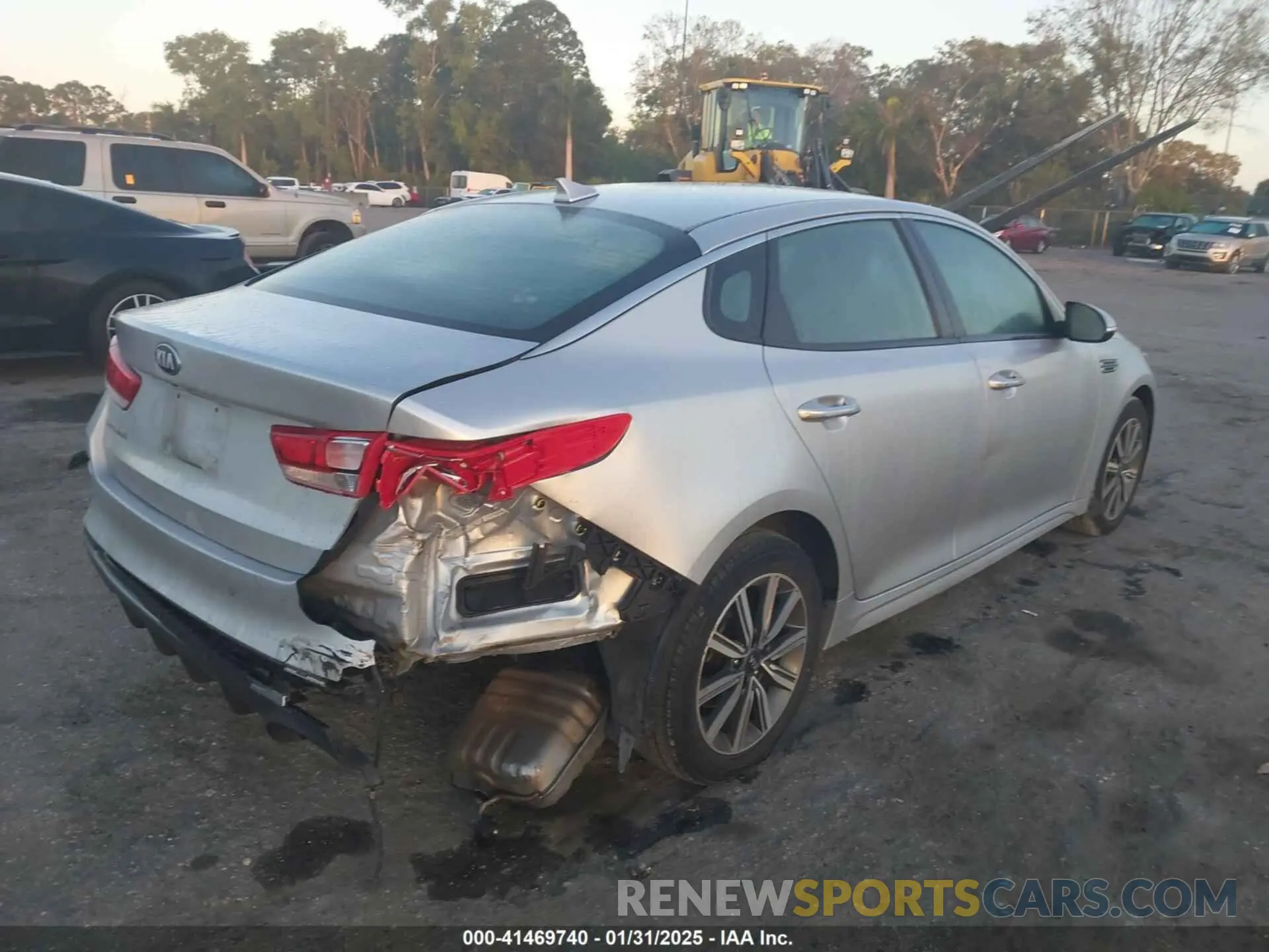 4 Photograph of a damaged car 5XXGT4L39KG363028 KIA OPTIMA 2019