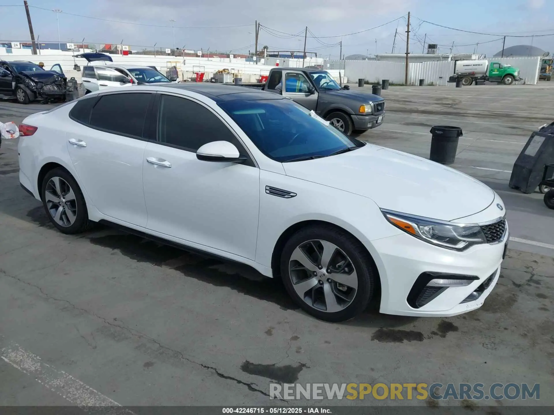 1 Photograph of a damaged car 5XXGT4L39KG363899 KIA OPTIMA 2019