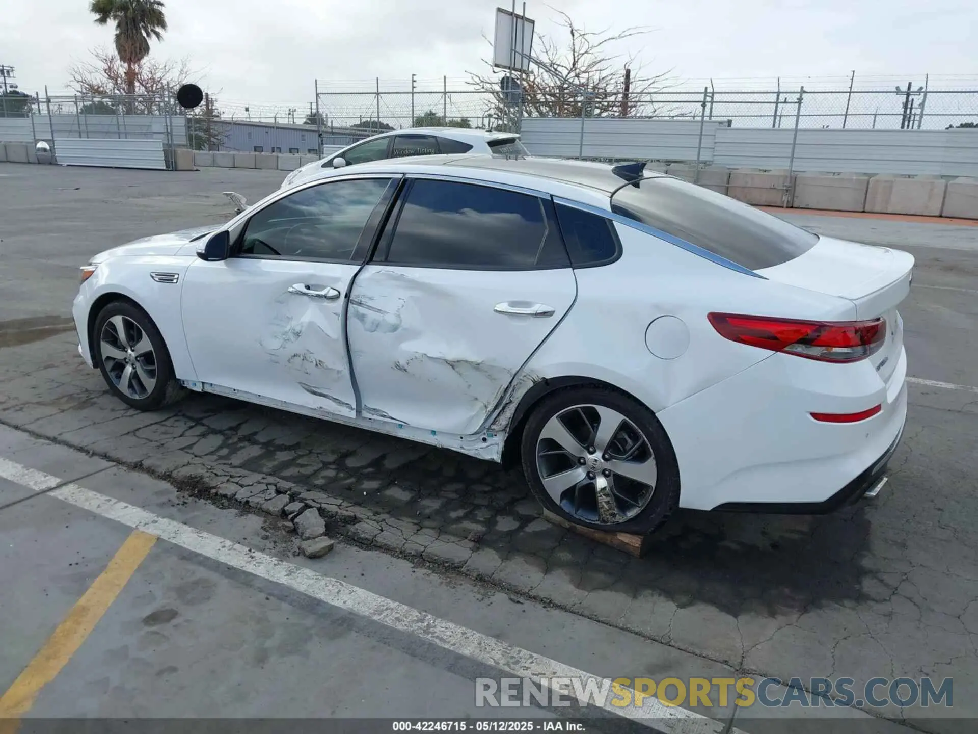 3 Photograph of a damaged car 5XXGT4L39KG363899 KIA OPTIMA 2019