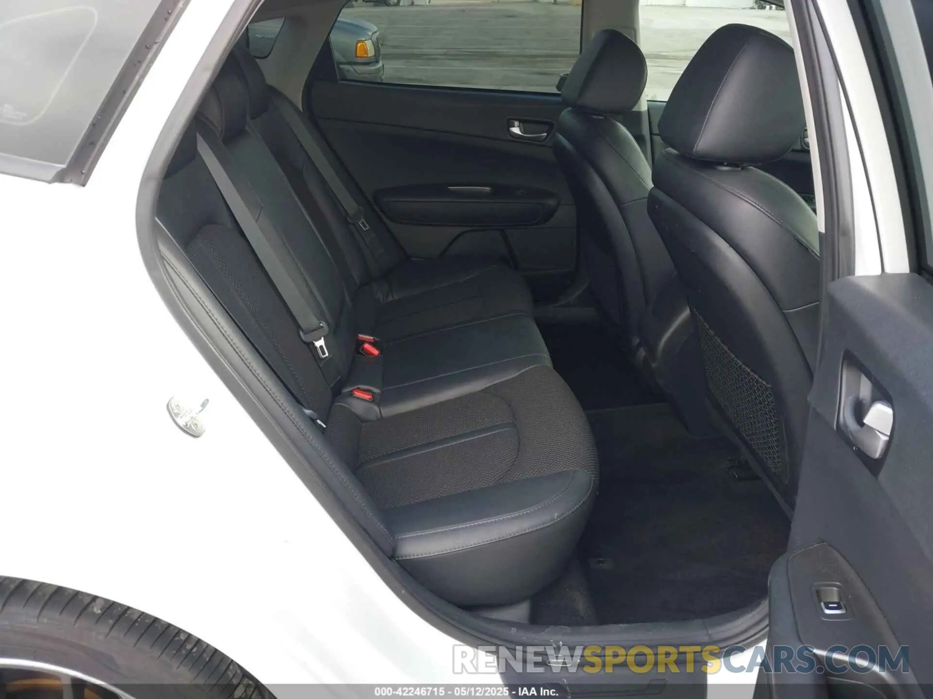 8 Photograph of a damaged car 5XXGT4L39KG363899 KIA OPTIMA 2019