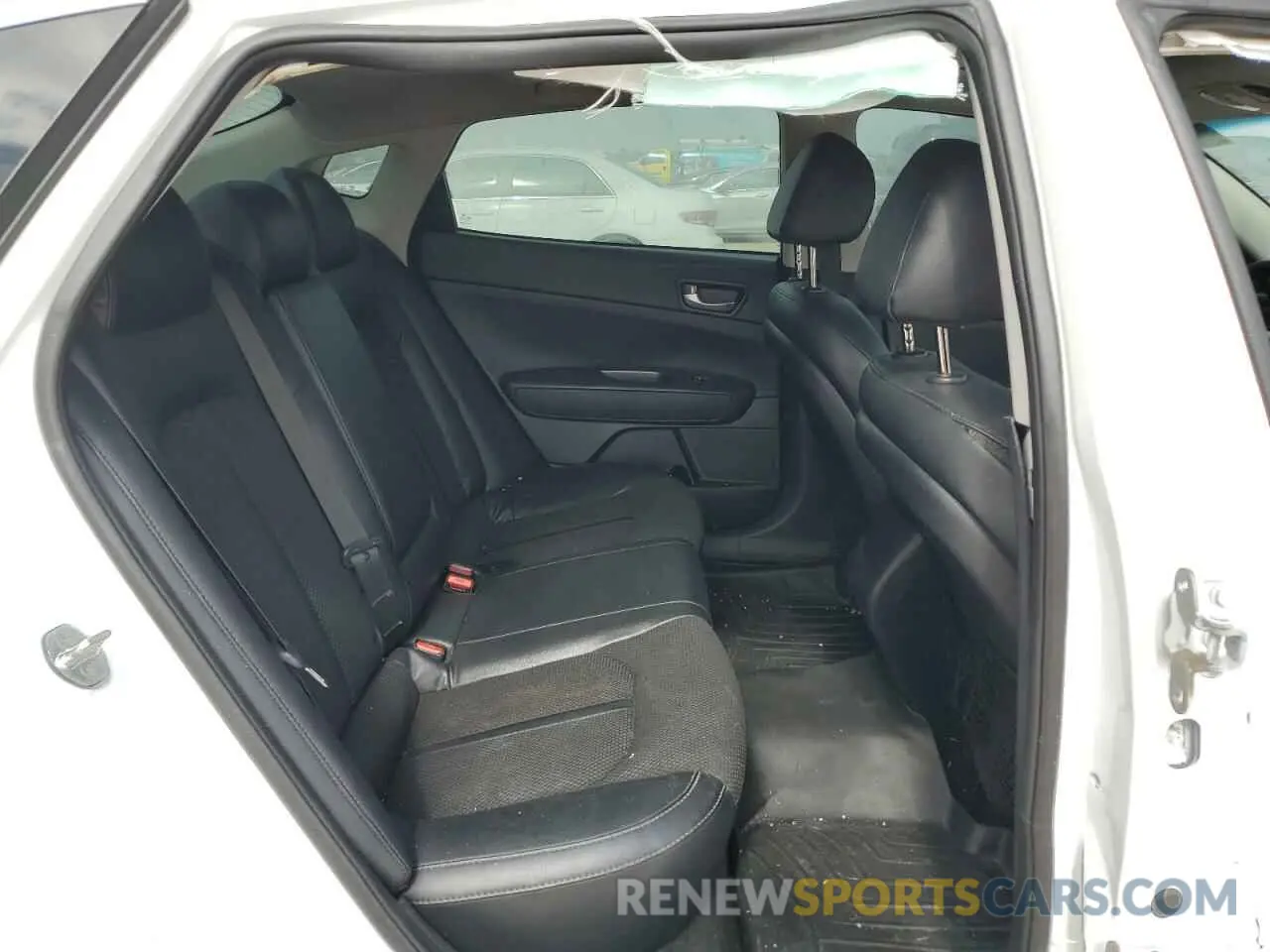 10 Photograph of a damaged car 5XXGT4L39KG366270 KIA OPTIMA 2019