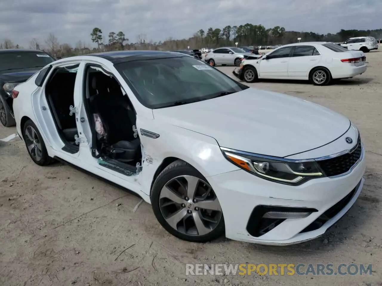 4 Photograph of a damaged car 5XXGT4L39KG366270 KIA OPTIMA 2019