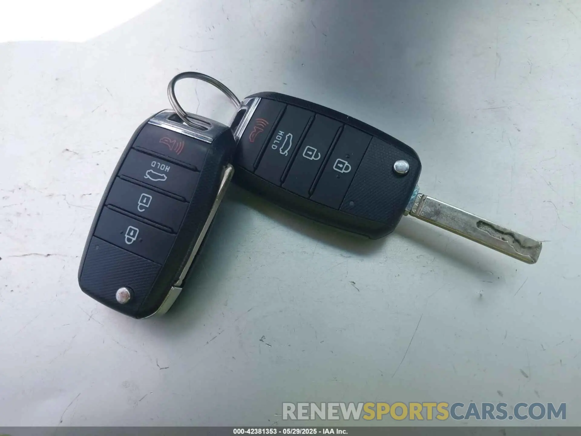 11 Photograph of a damaged car 5XXGT4L39KG371274 KIA OPTIMA 2019