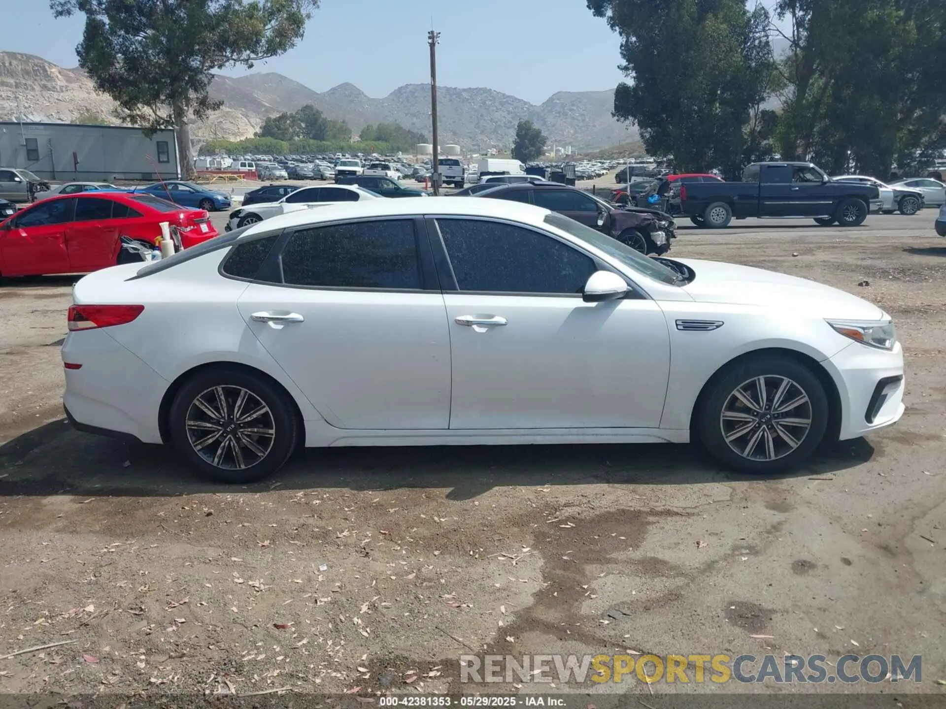 13 Photograph of a damaged car 5XXGT4L39KG371274 KIA OPTIMA 2019