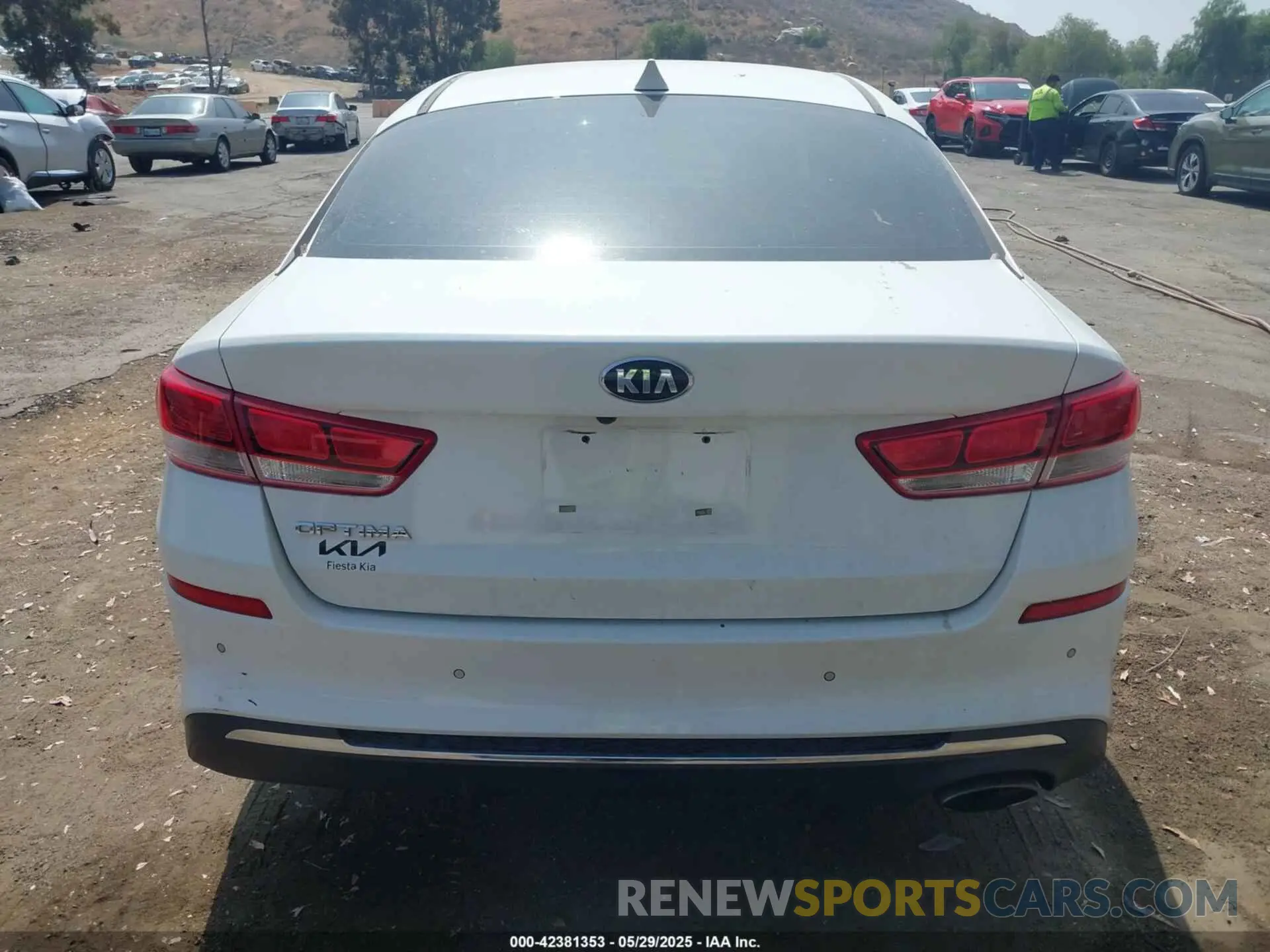 16 Photograph of a damaged car 5XXGT4L39KG371274 KIA OPTIMA 2019