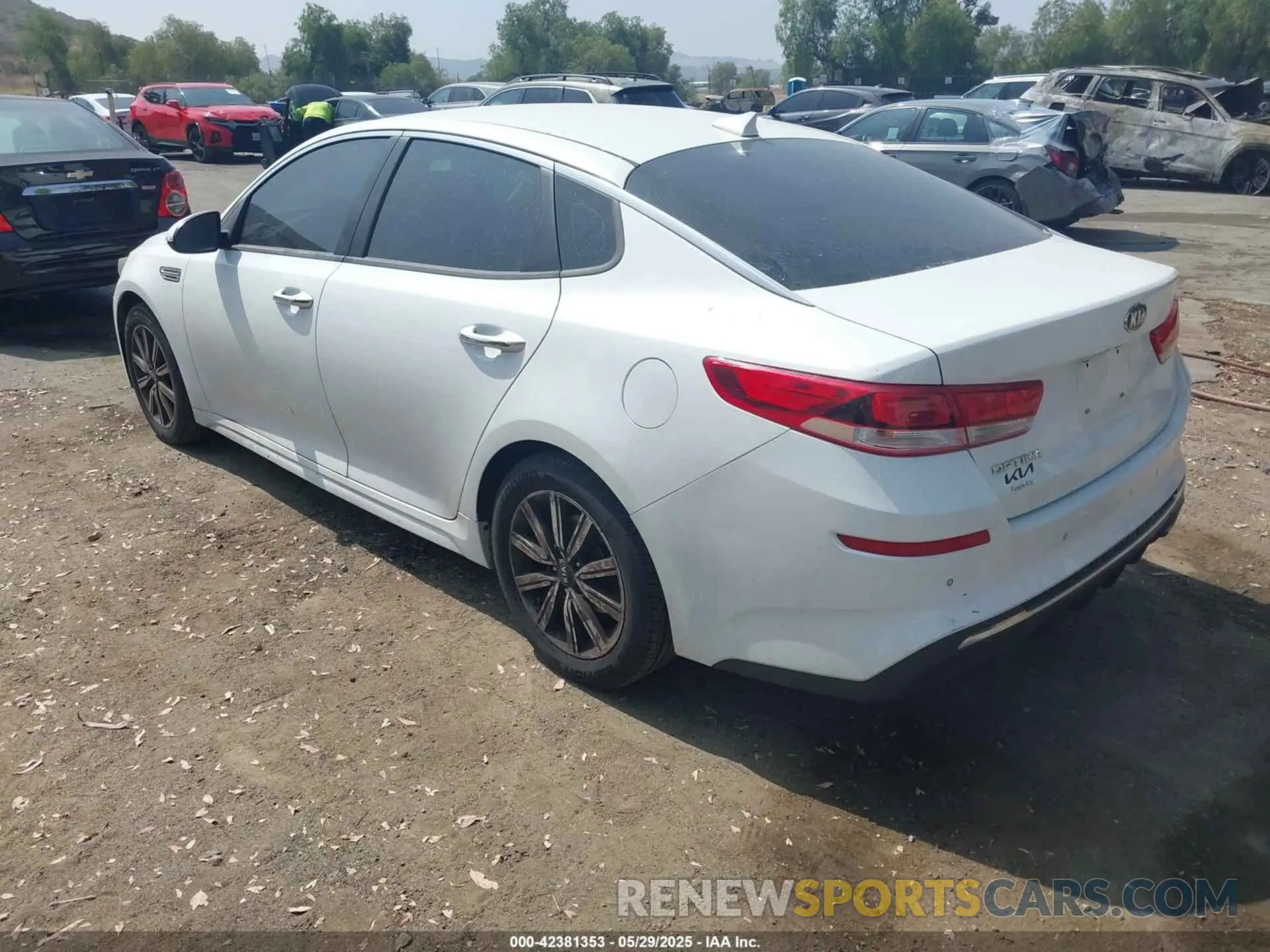 3 Photograph of a damaged car 5XXGT4L39KG371274 KIA OPTIMA 2019