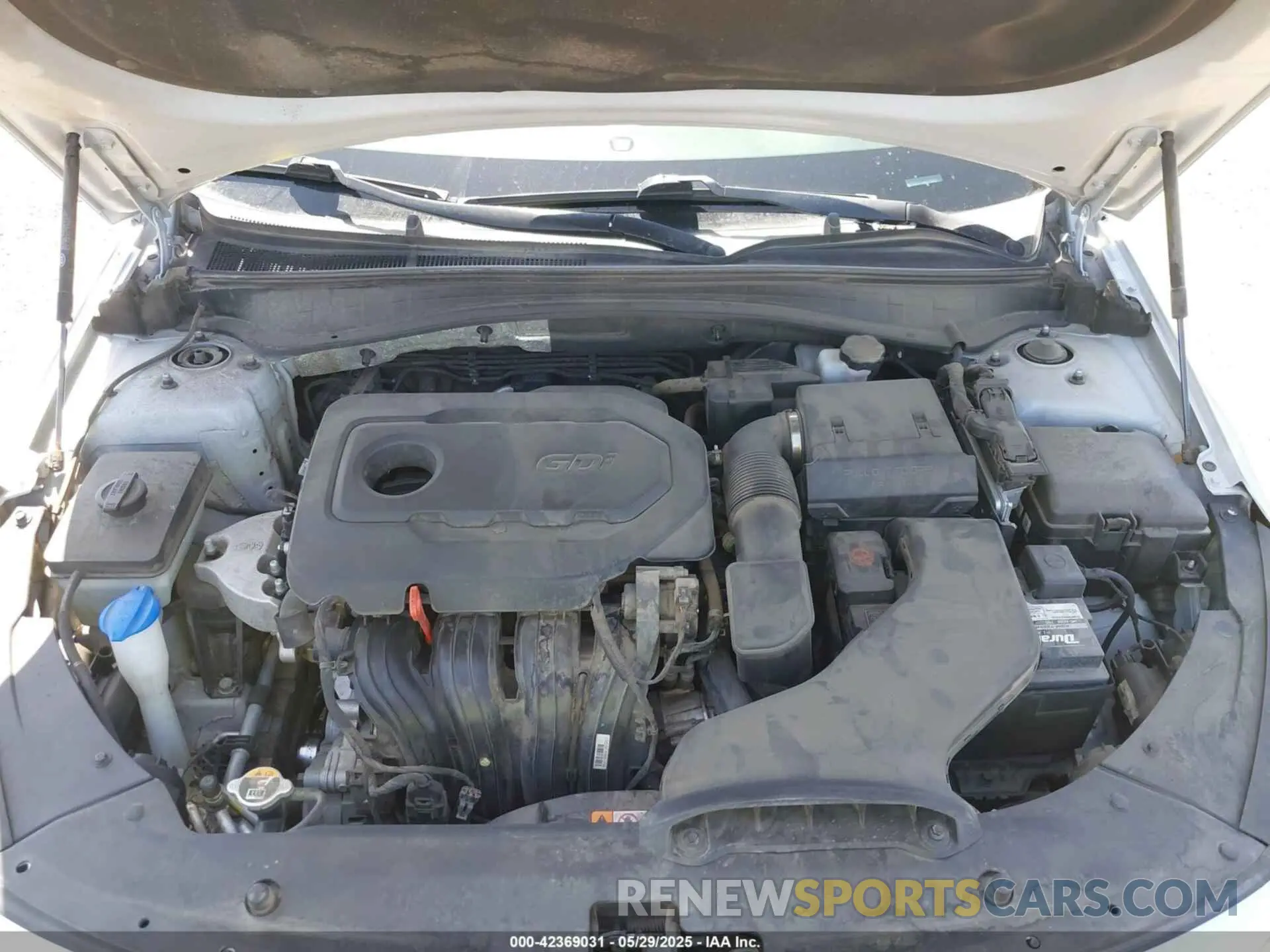 10 Photograph of a damaged car 5XXGT4L39KG371811 KIA OPTIMA 2019