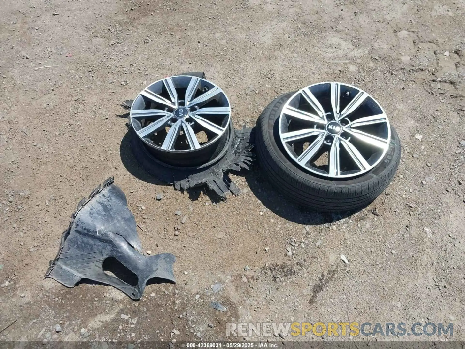 12 Photograph of a damaged car 5XXGT4L39KG371811 KIA OPTIMA 2019