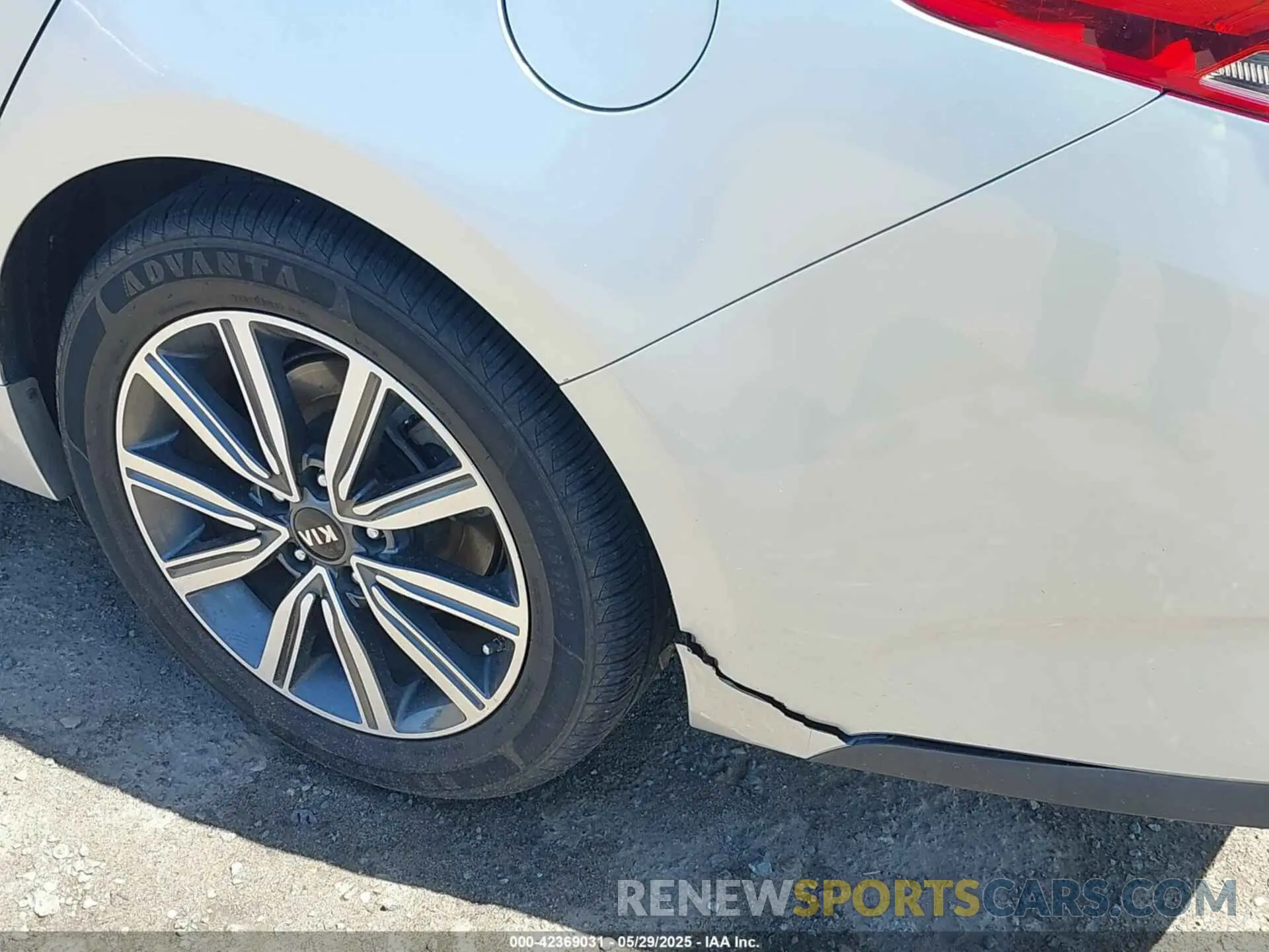 19 Photograph of a damaged car 5XXGT4L39KG371811 KIA OPTIMA 2019