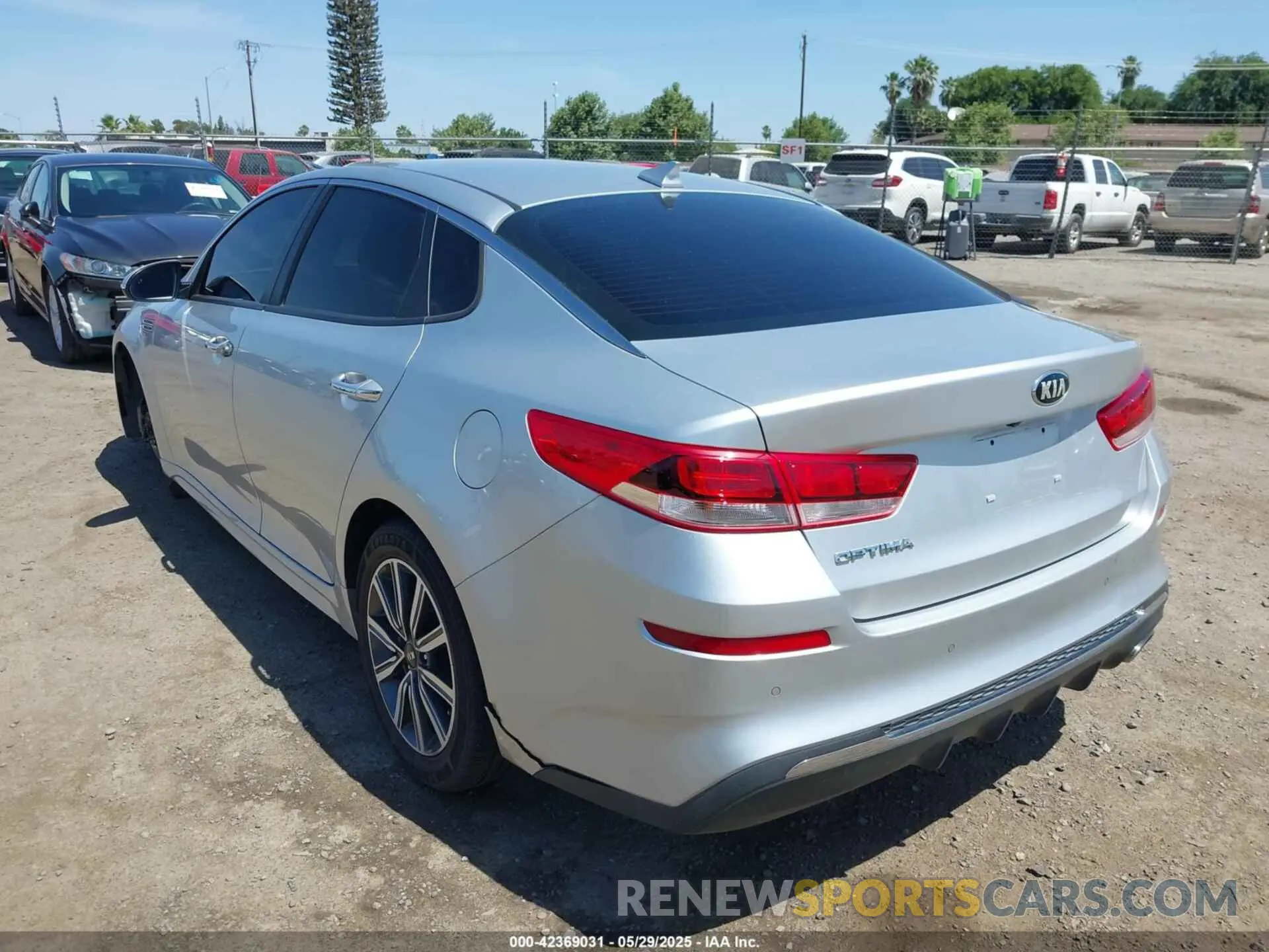3 Photograph of a damaged car 5XXGT4L39KG371811 KIA OPTIMA 2019