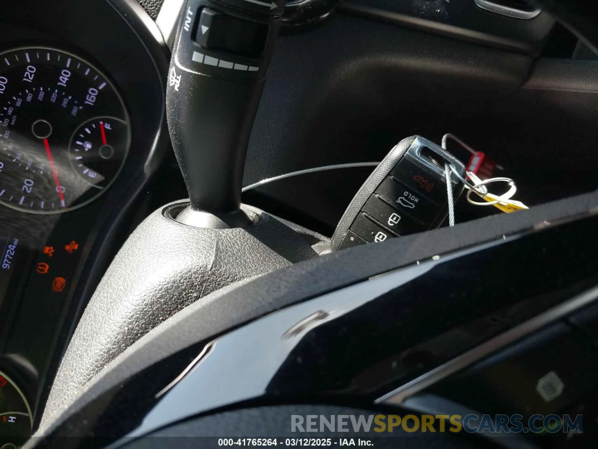 11 Photograph of a damaged car 5XXGT4L39KG374935 KIA OPTIMA 2019