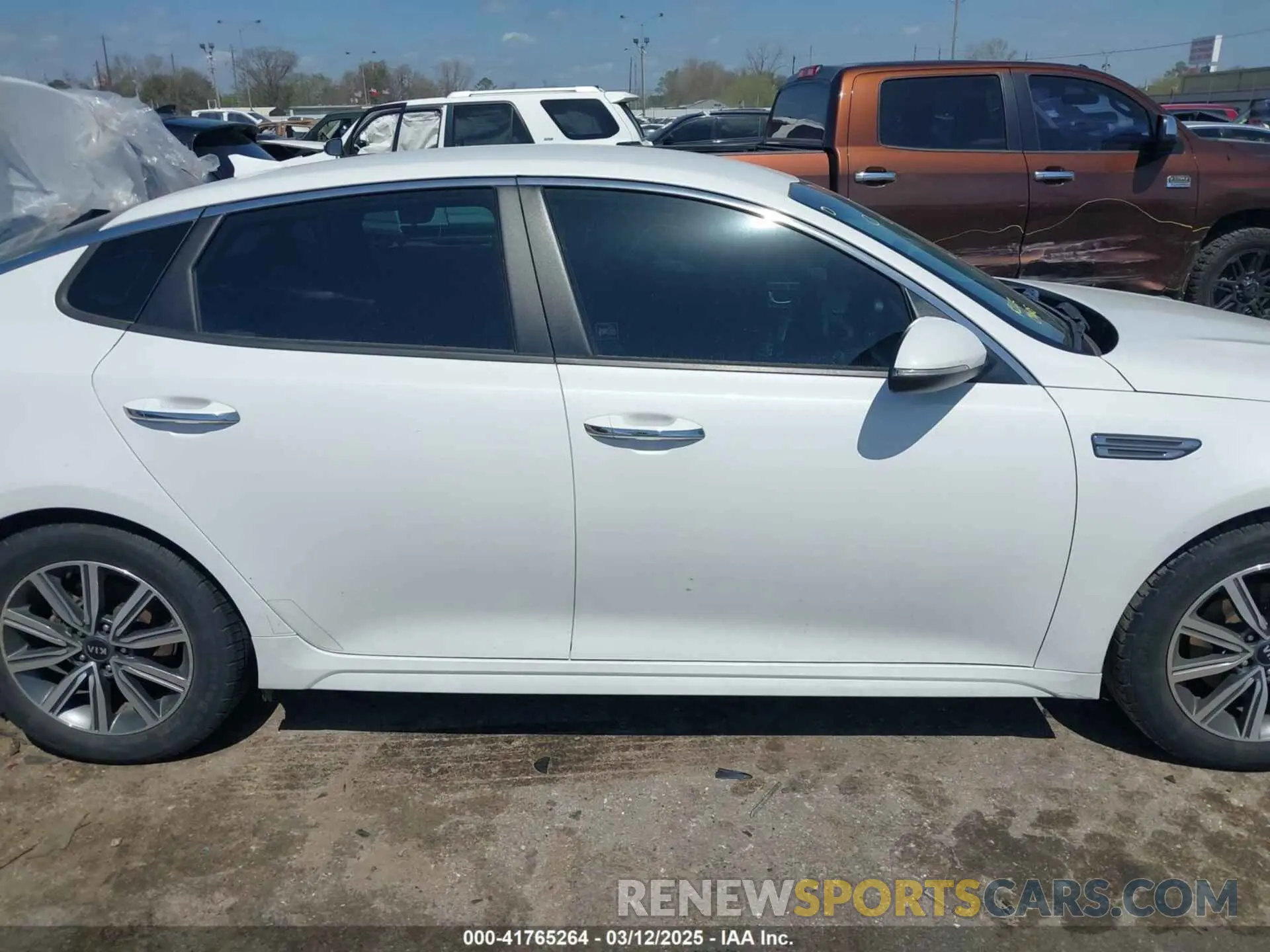14 Photograph of a damaged car 5XXGT4L39KG374935 KIA OPTIMA 2019