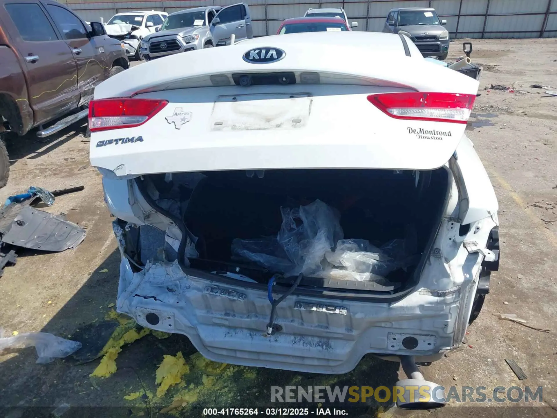 18 Photograph of a damaged car 5XXGT4L39KG374935 KIA OPTIMA 2019