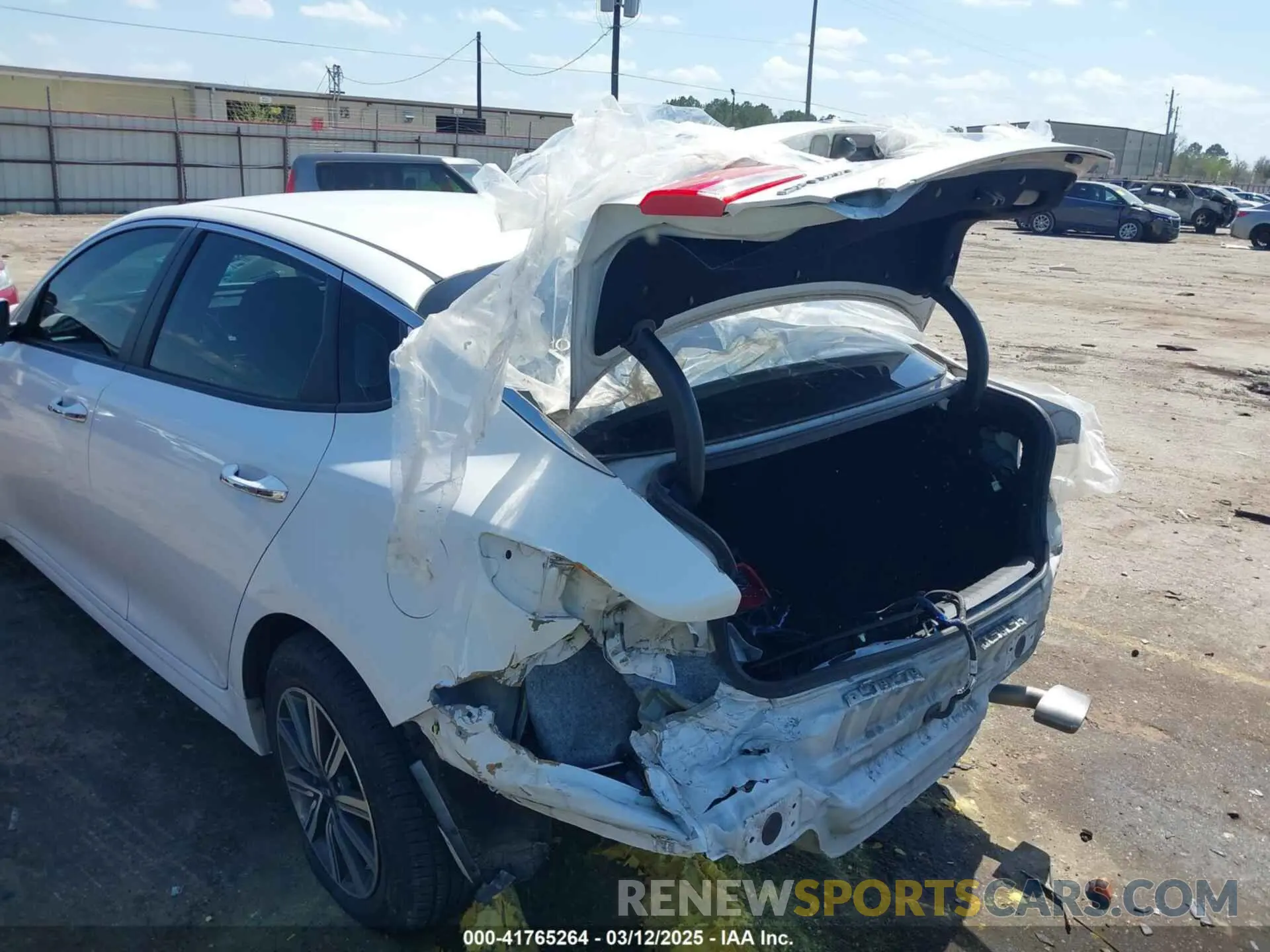 6 Photograph of a damaged car 5XXGT4L39KG374935 KIA OPTIMA 2019