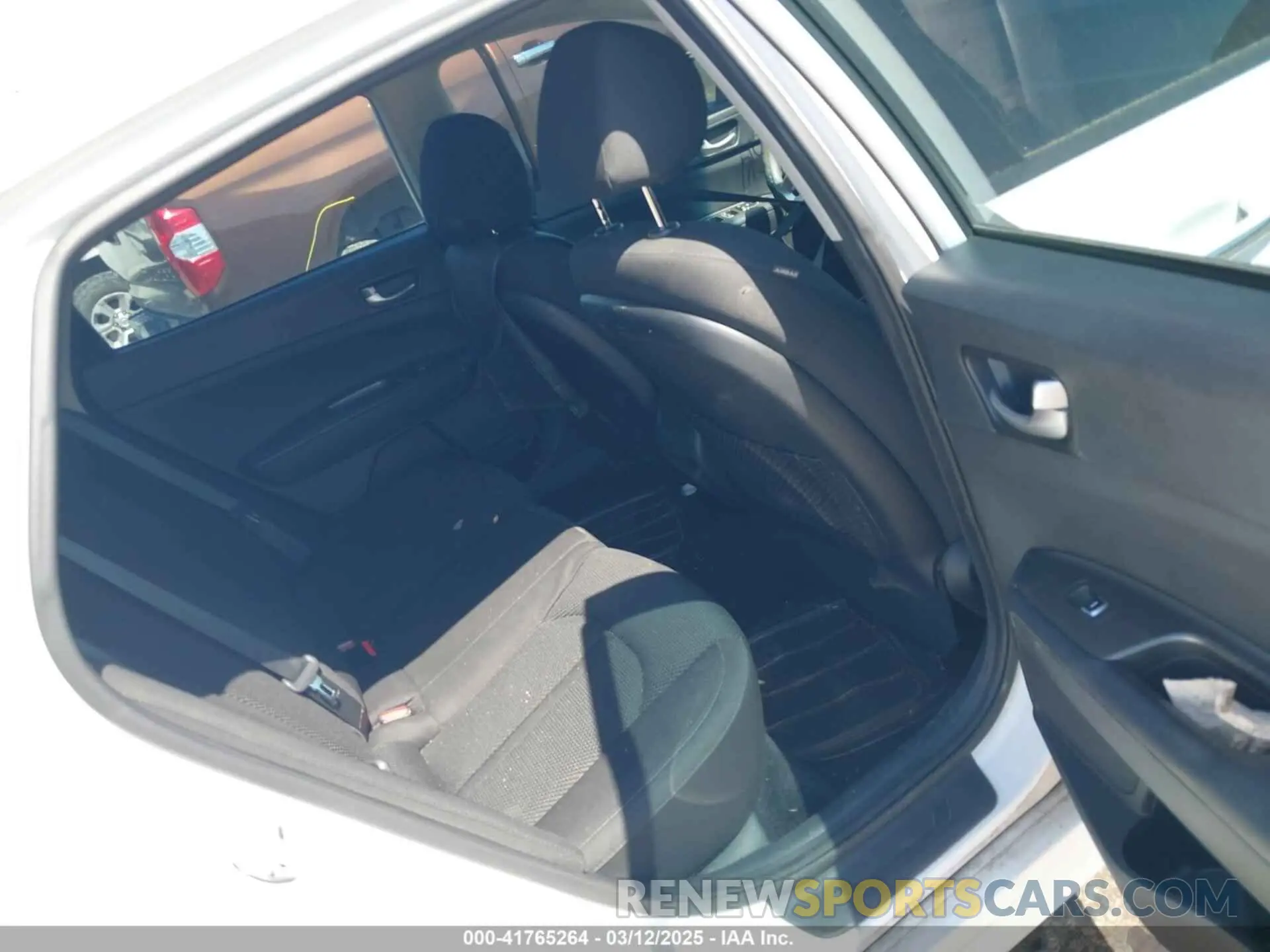 8 Photograph of a damaged car 5XXGT4L39KG374935 KIA OPTIMA 2019