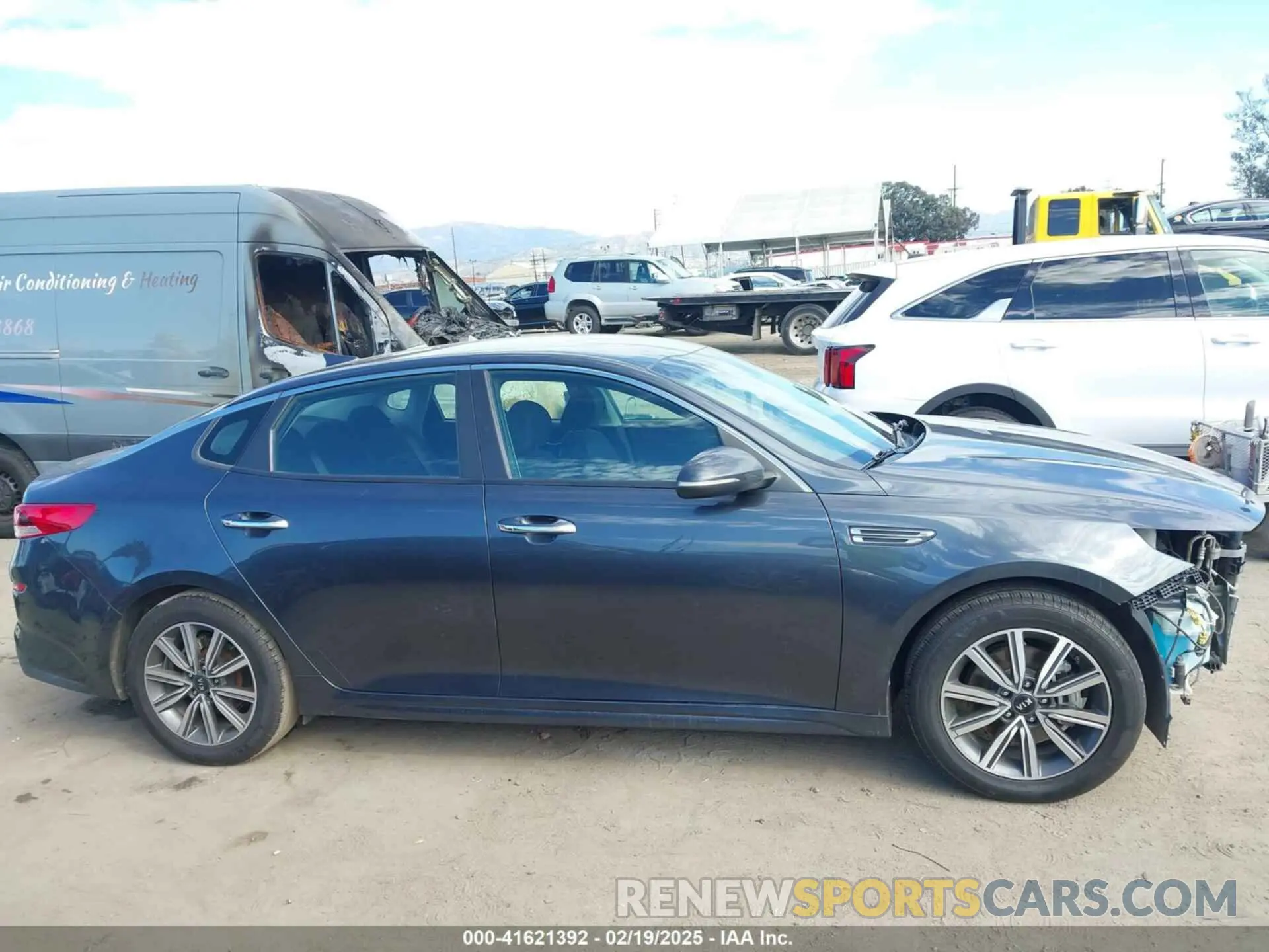 14 Photograph of a damaged car 5XXGT4L39KG377723 KIA OPTIMA 2019