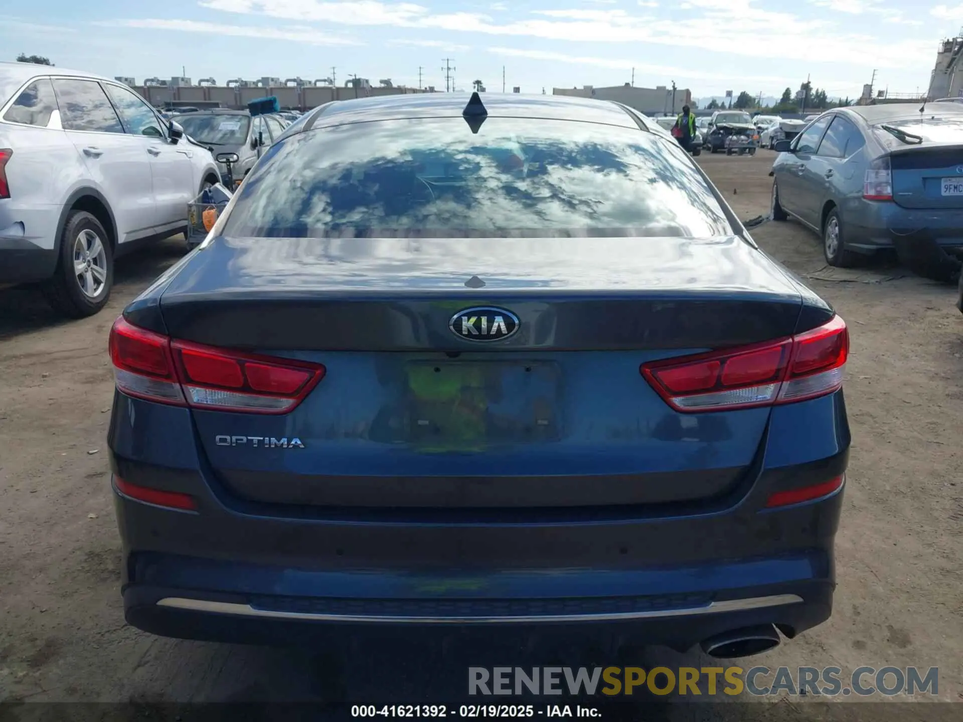 17 Photograph of a damaged car 5XXGT4L39KG377723 KIA OPTIMA 2019
