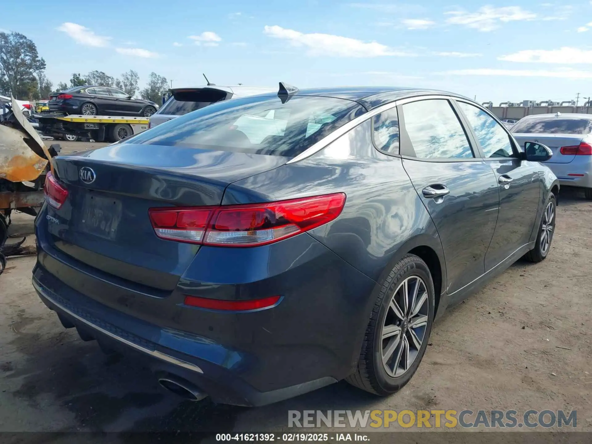 4 Photograph of a damaged car 5XXGT4L39KG377723 KIA OPTIMA 2019