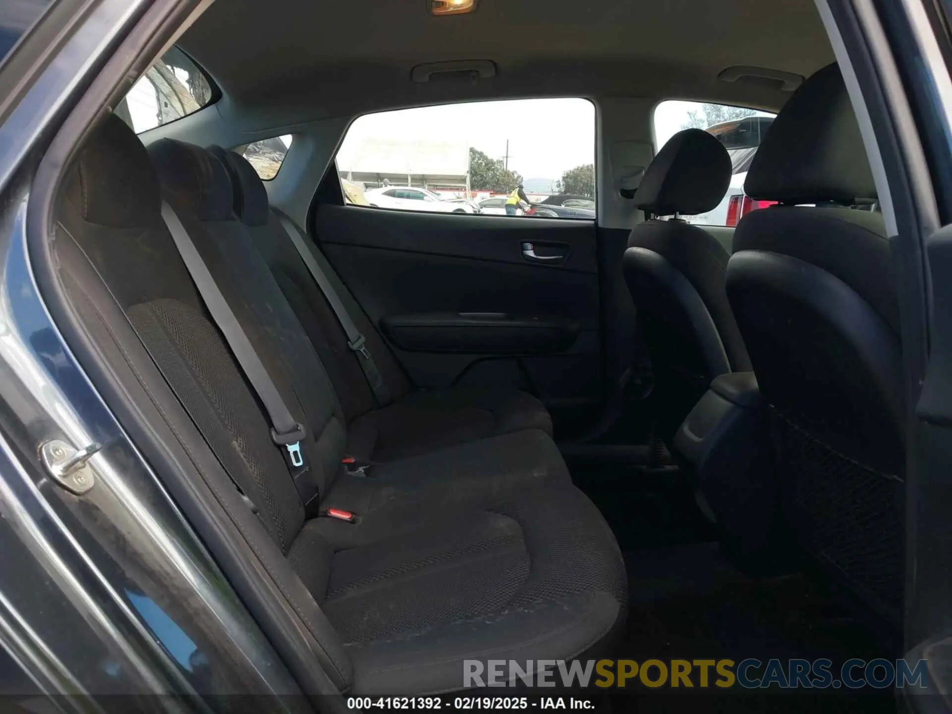 8 Photograph of a damaged car 5XXGT4L39KG377723 KIA OPTIMA 2019