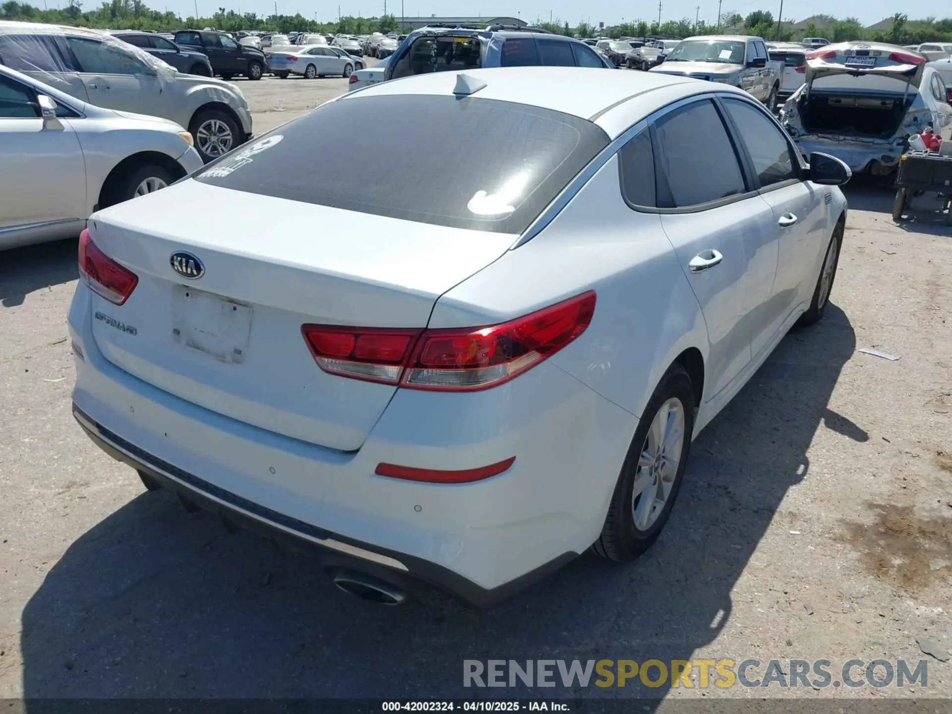 4 Photograph of a damaged car 5XXGT4L3XKG278411 KIA OPTIMA 2019