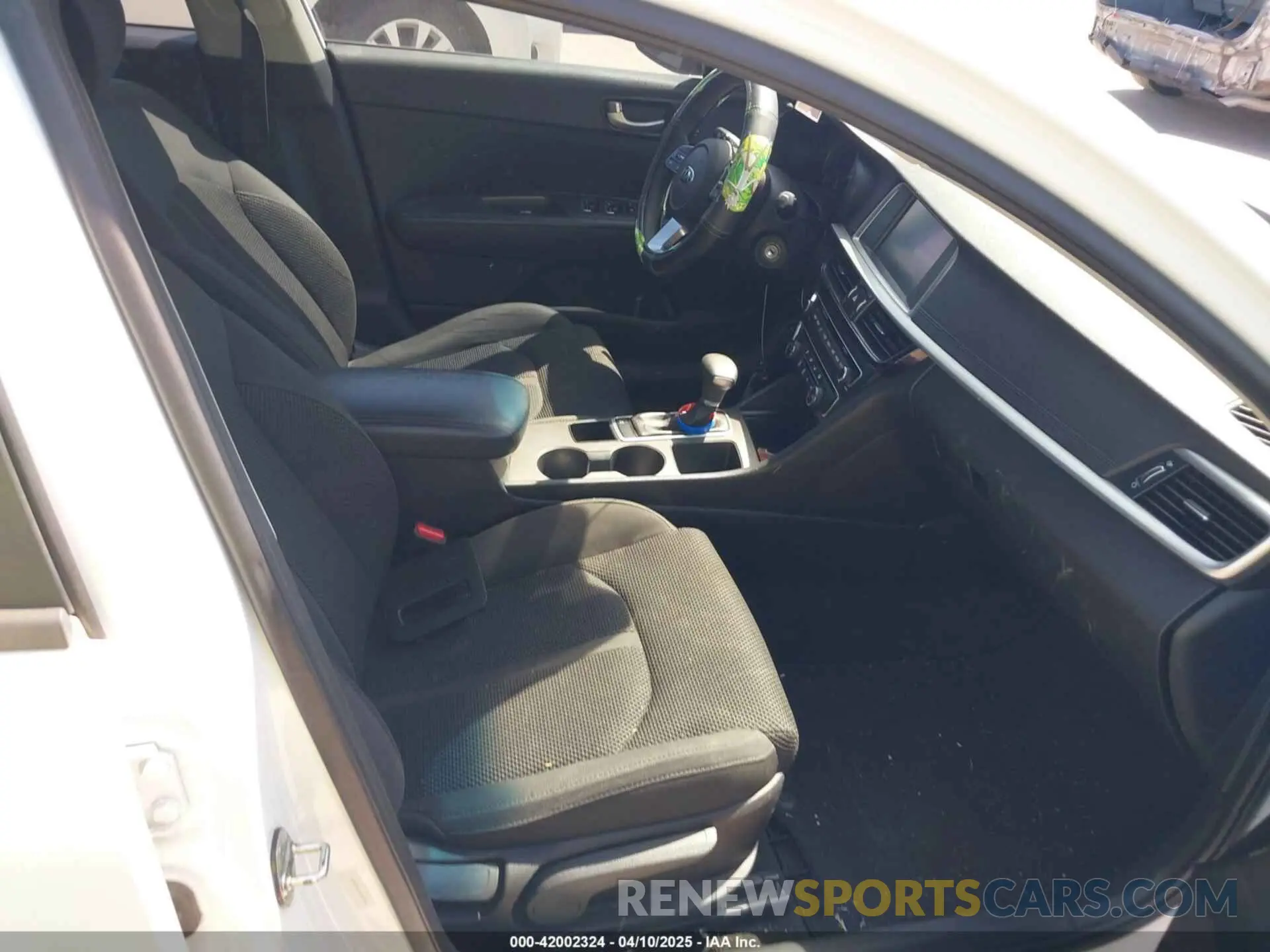 5 Photograph of a damaged car 5XXGT4L3XKG278411 KIA OPTIMA 2019